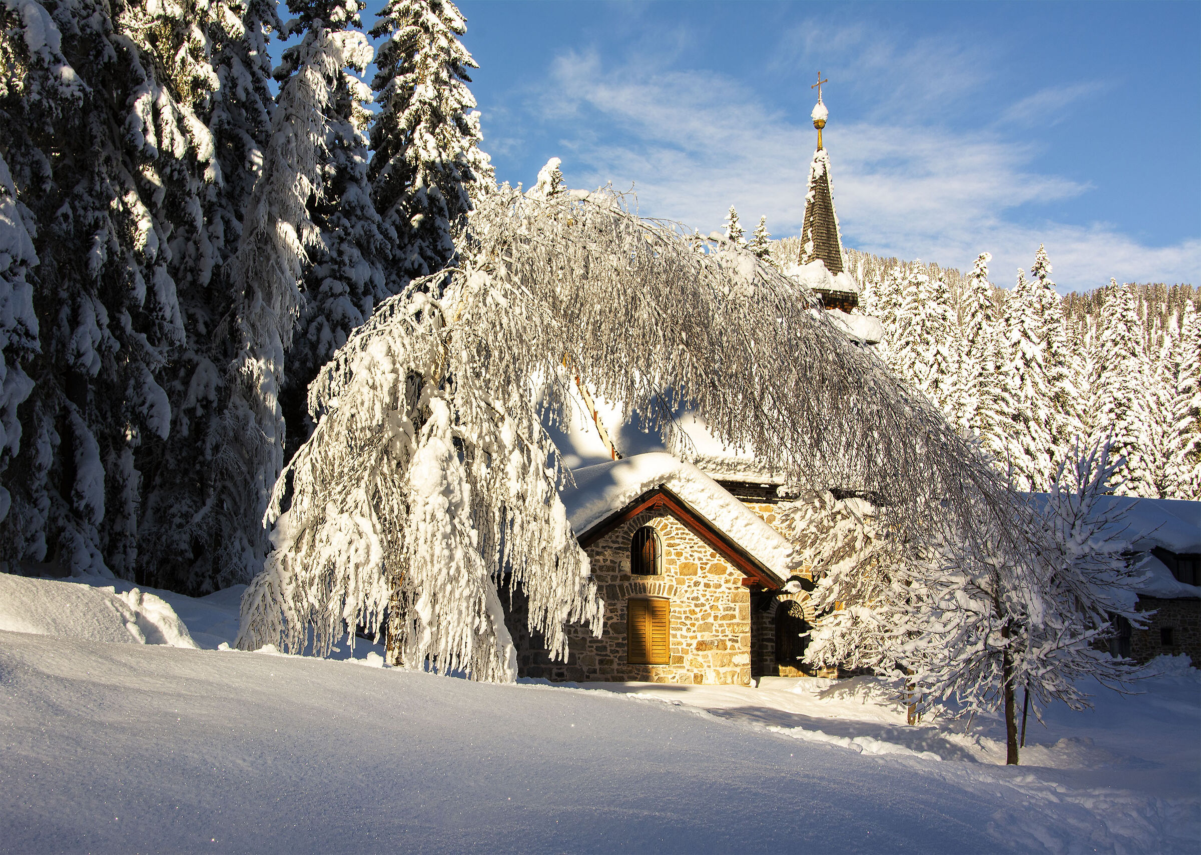 La piccola chiesetta al lago di Braies