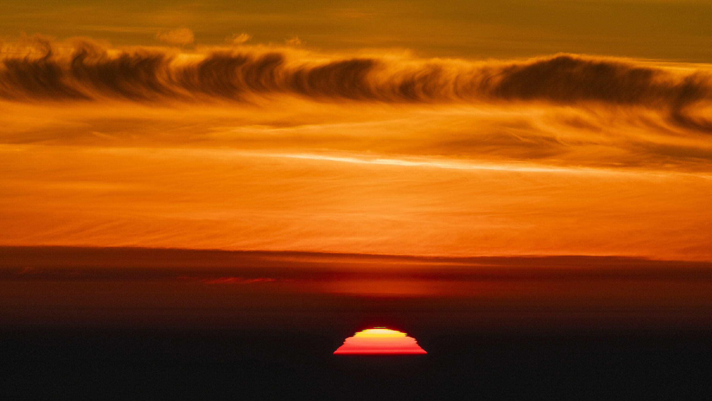 Alba sopra la nebbia