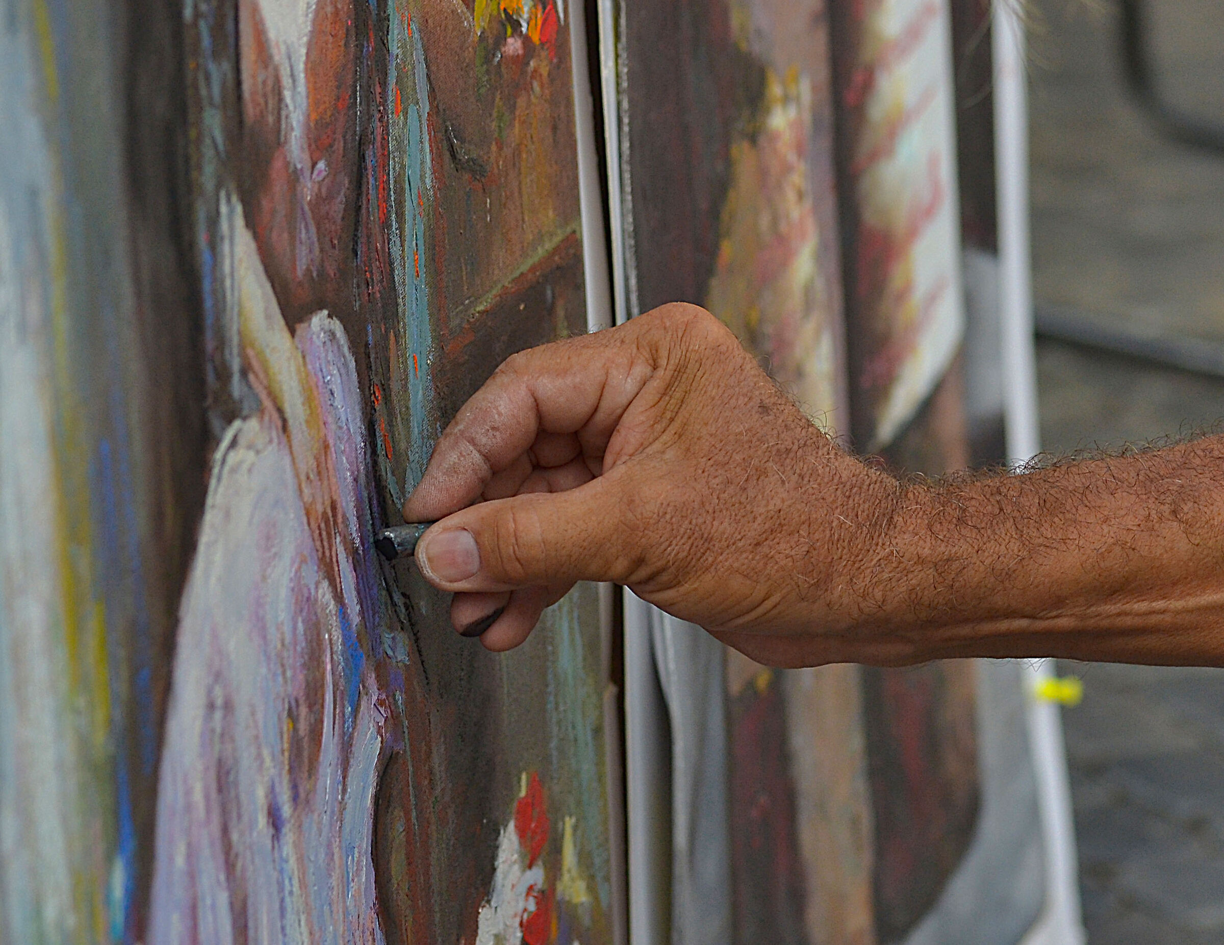 La mano “parlante” dell'artista
