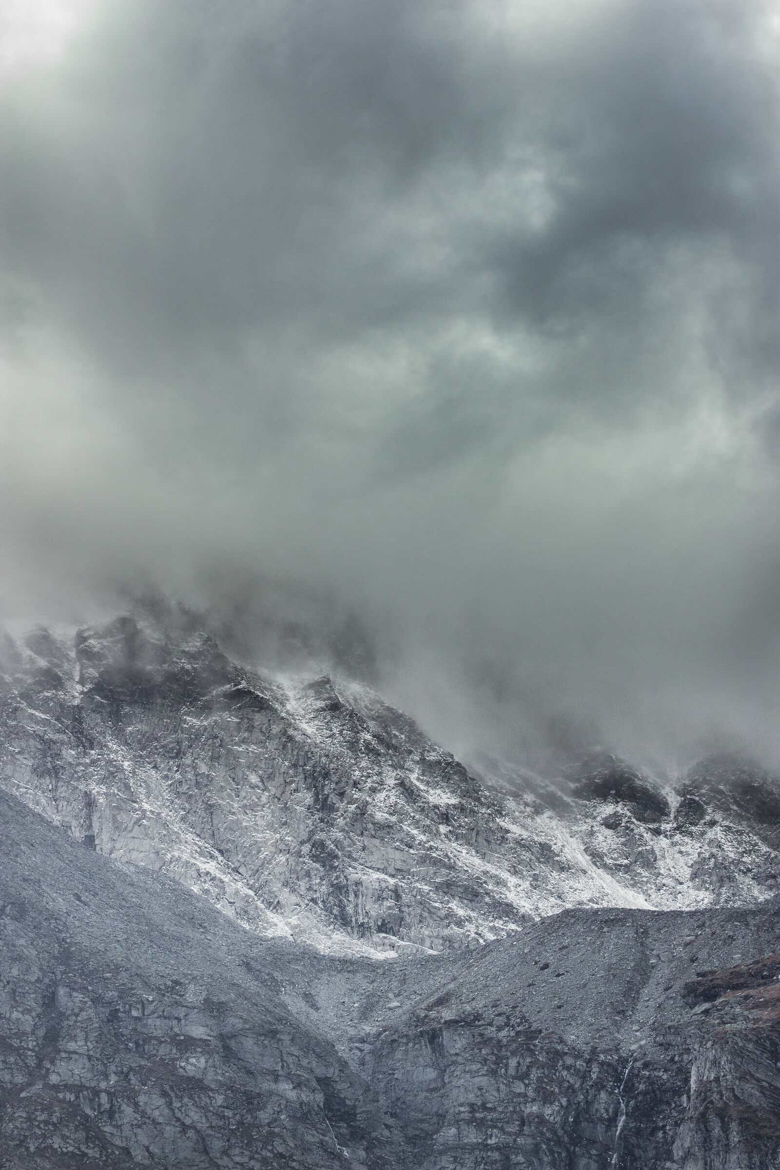 Scure nuvole in alta quota