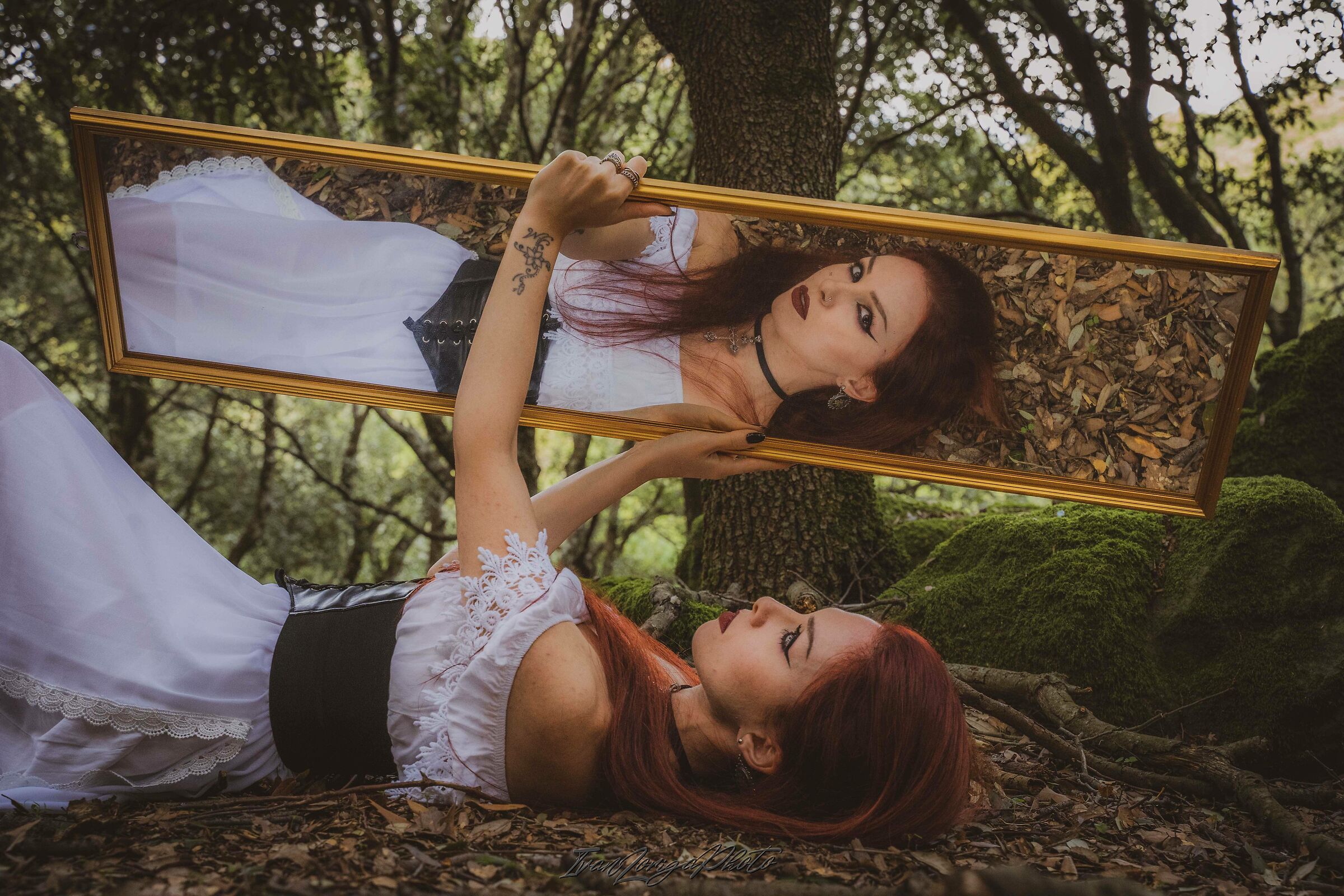 Cosa c'è dietro lo specchio?