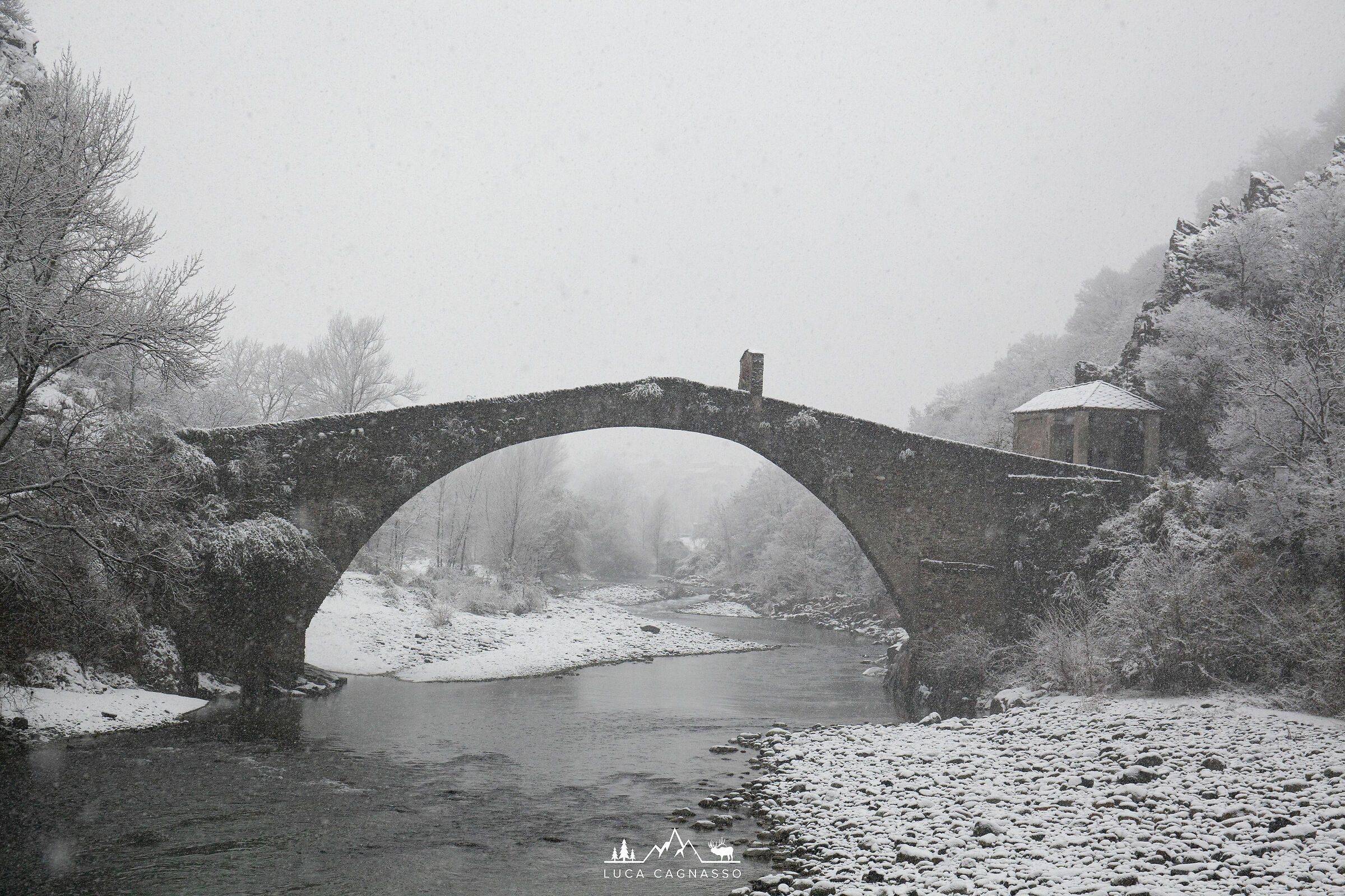 Lanzo - Il Ponte del Diavolo durate la nevicata