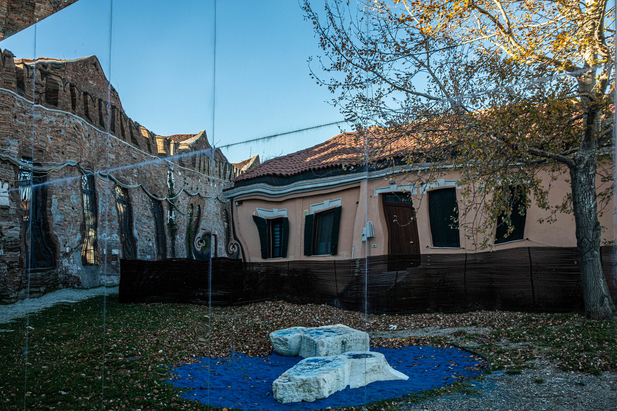 Giochi di specchi all'Arsenale