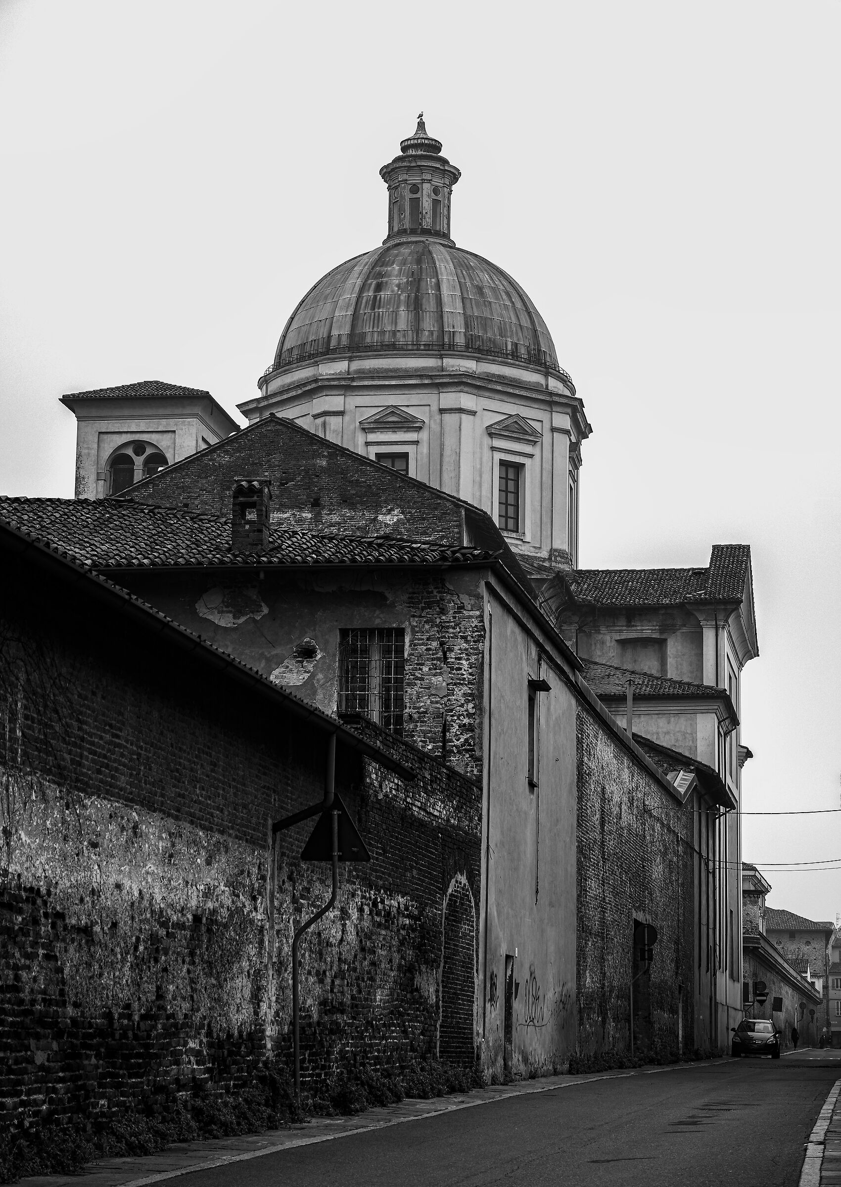 cupole e chiese (fotoprogetto raccontare piacenza b/n)