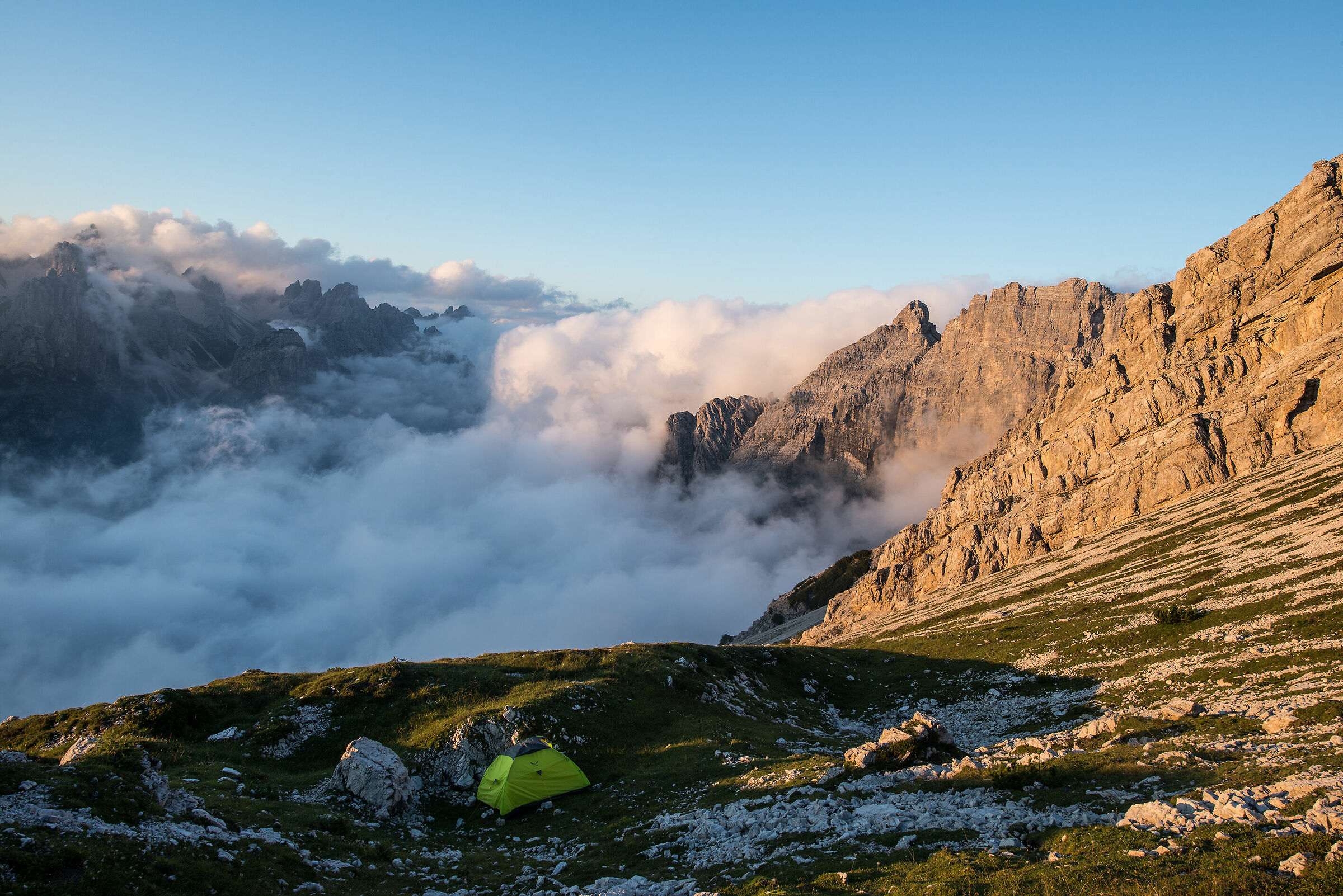 Between rays and clouds