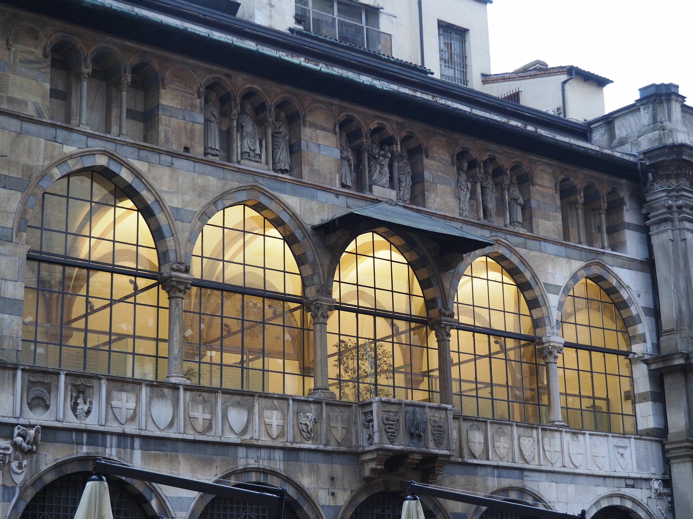 Merchants' Square, particular