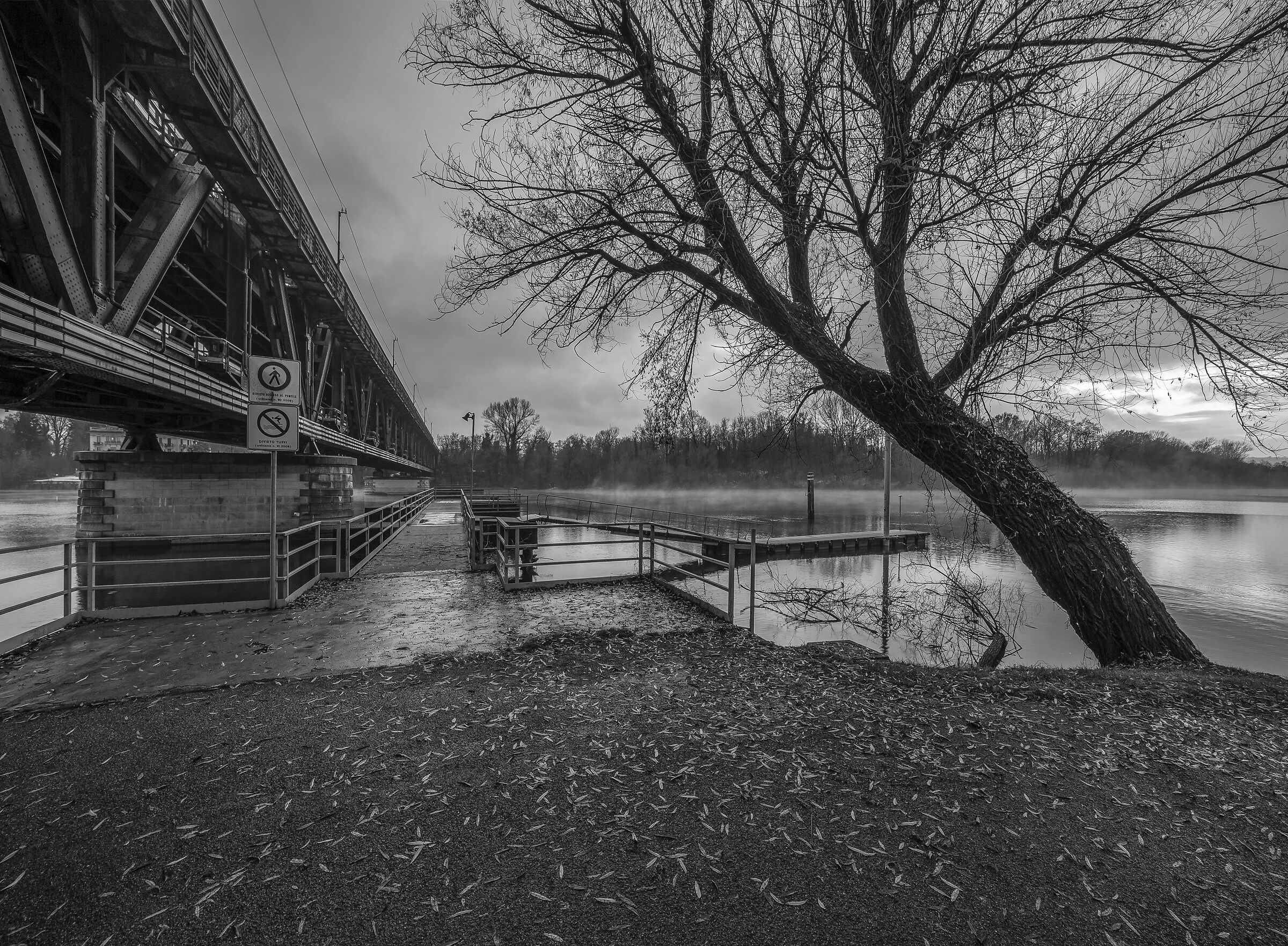 Sunday 6 December 2020, 16:02:52 - Monochrome