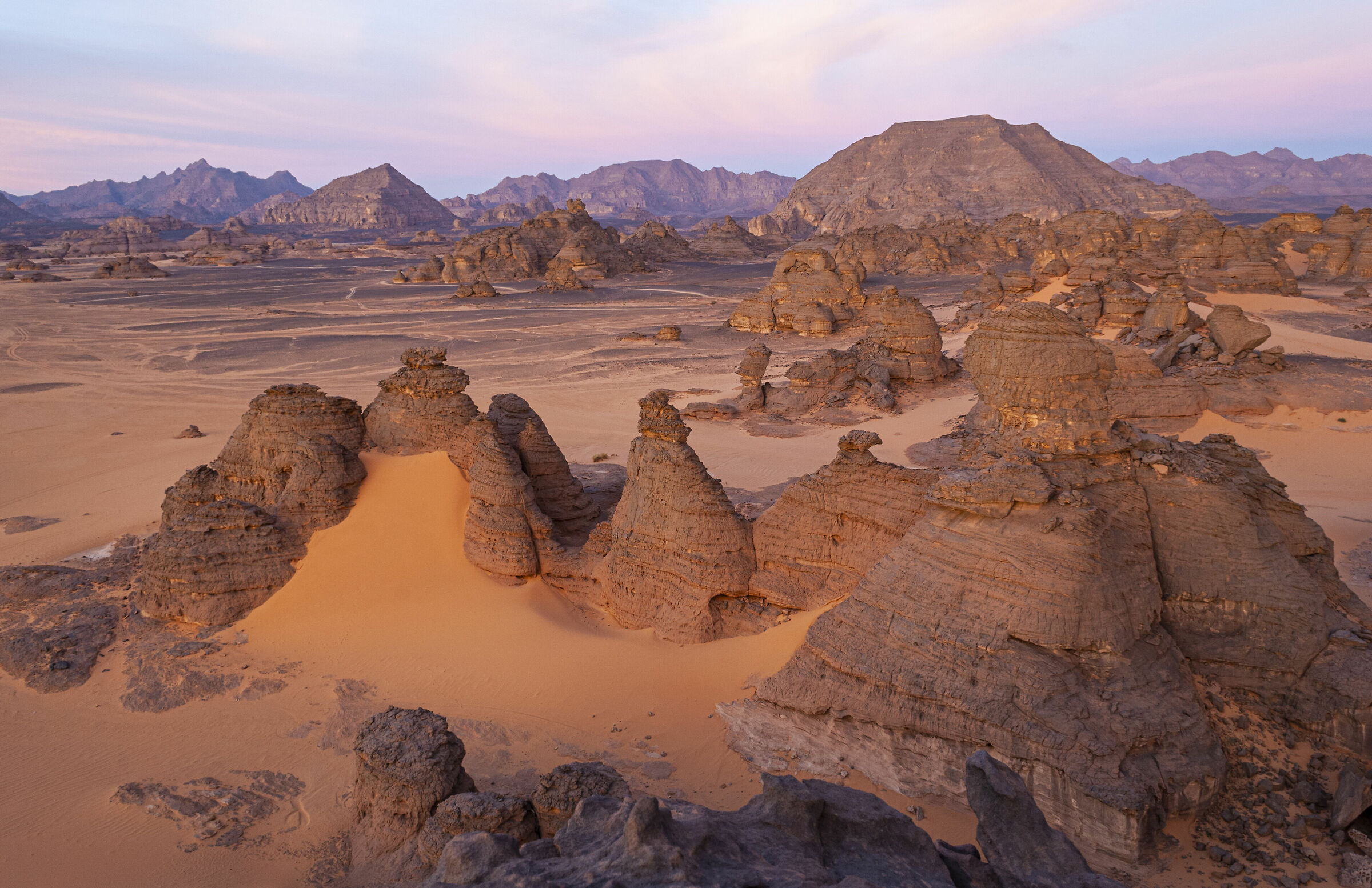 Akakus sculture di pietra