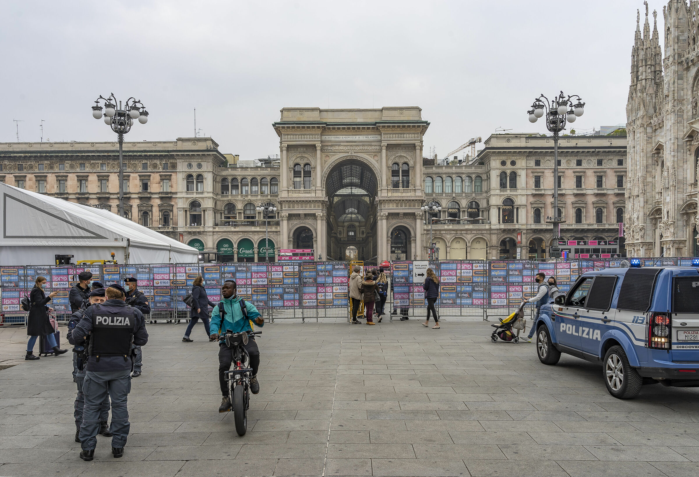 Waiting for the arrival of the Giro d'Italia - 12:14