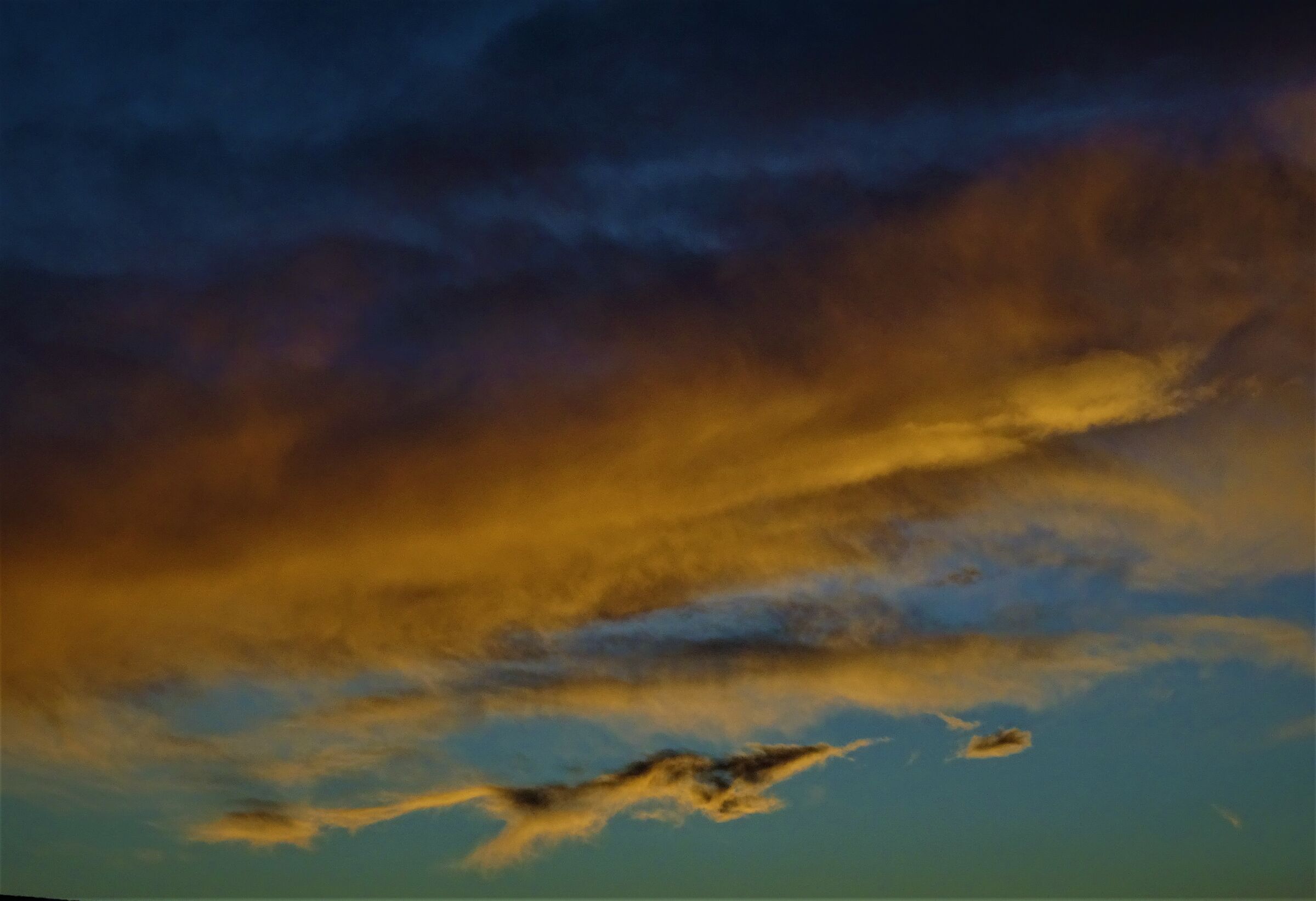 cielo colorato sulle alpi..