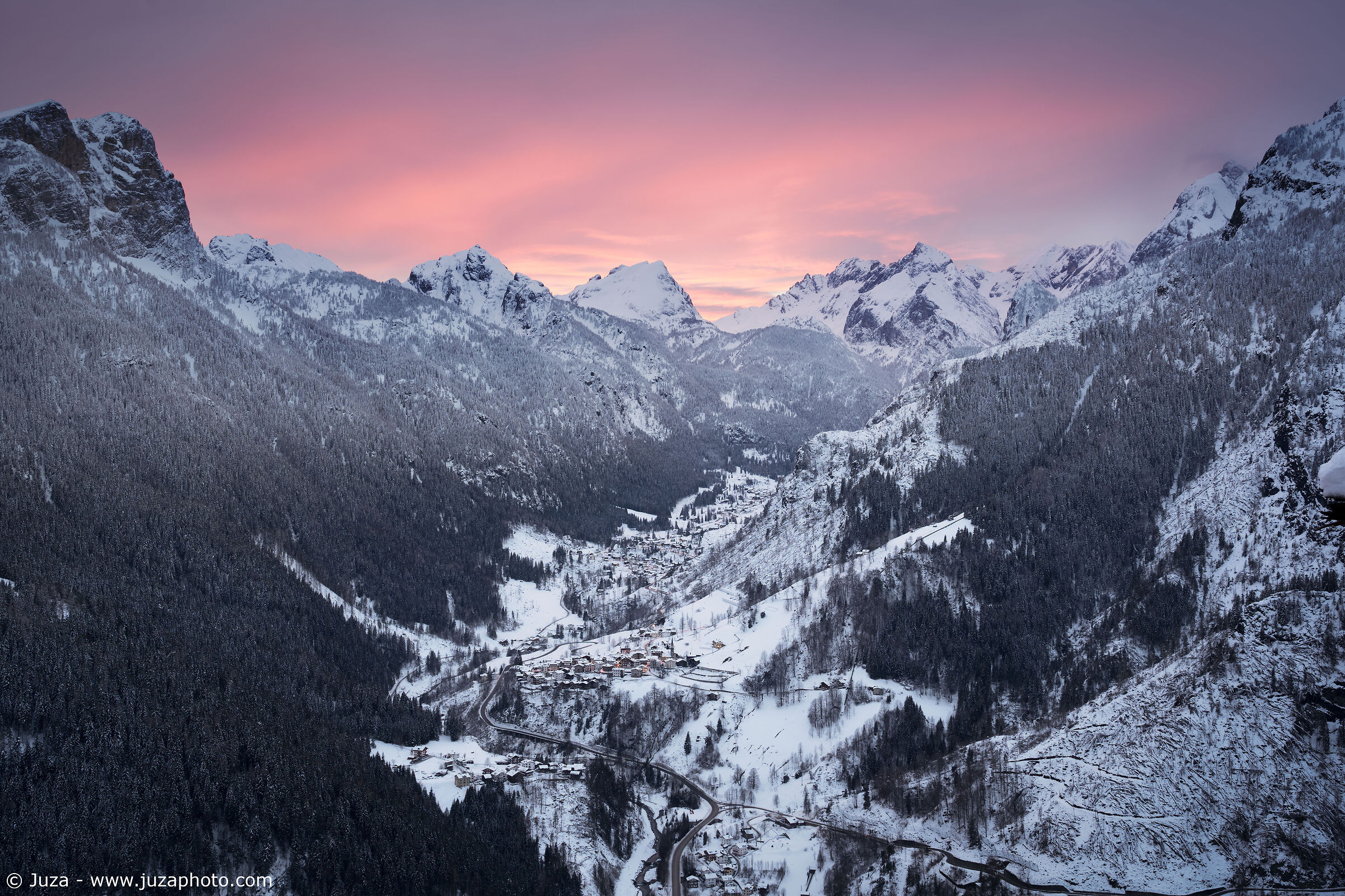 Sfumature pastello dopo il tramonto, Alpi