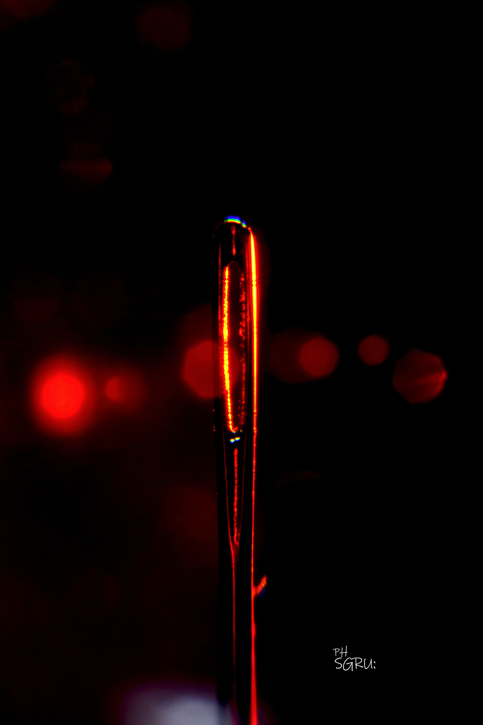 Love hides behind a needle cruna