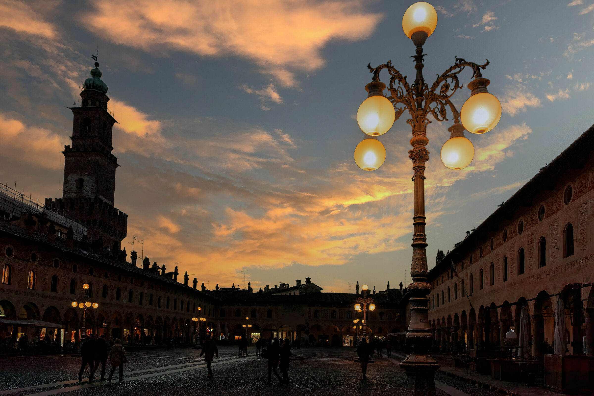 Tramonto in piazza