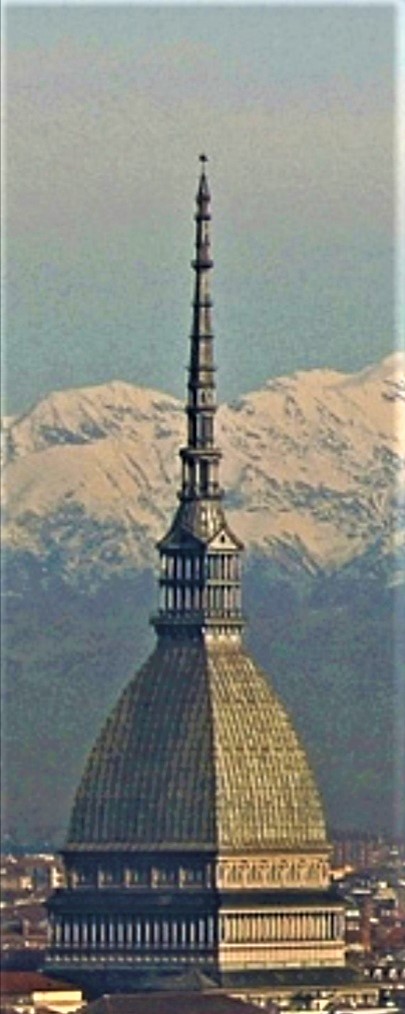 La Mole Antoneliana di Torino al risveglio...