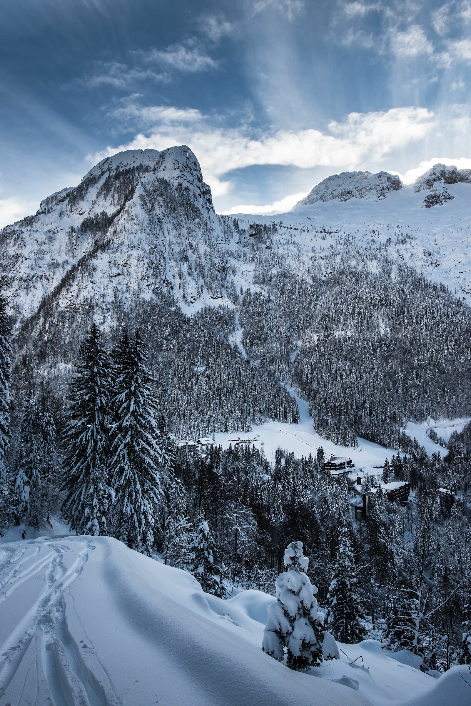 Sella Nevea dalla strada per i piani del Montasio