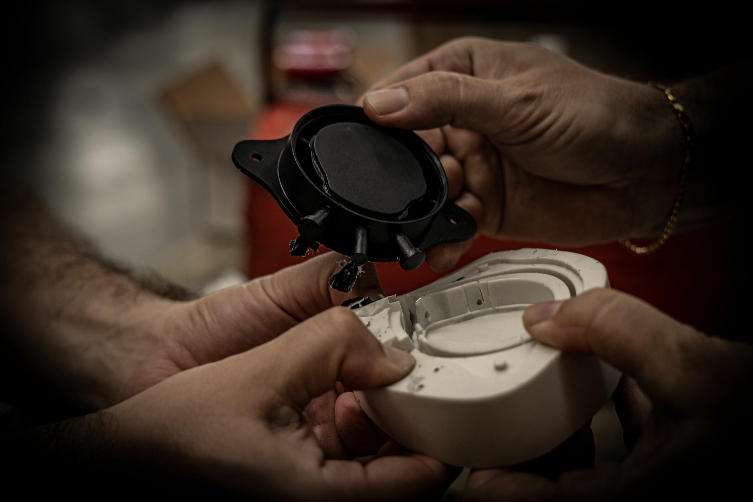 Aviorestauro - Resin reconstruction of the parts