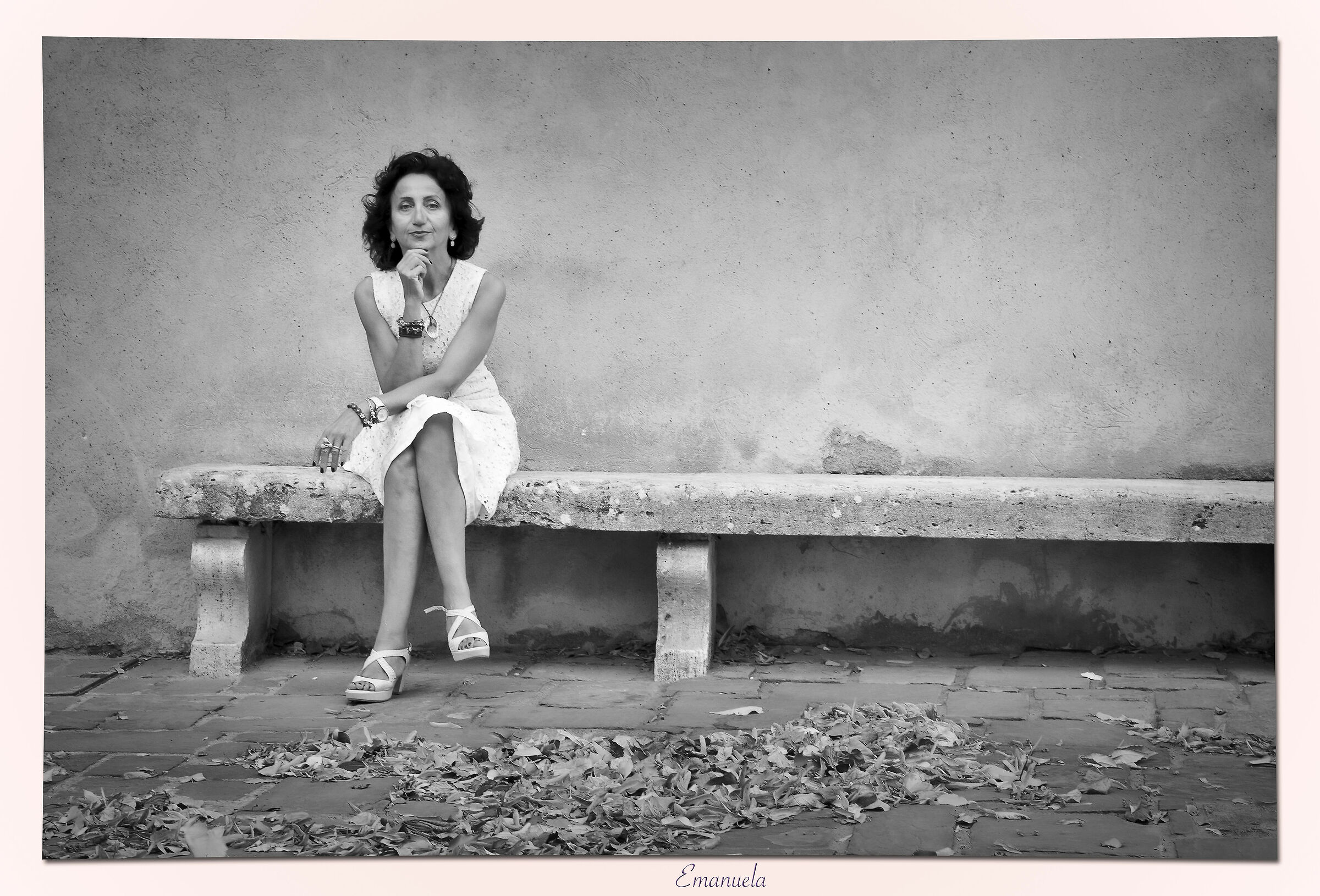 Ritratto di donna in abito chiaro