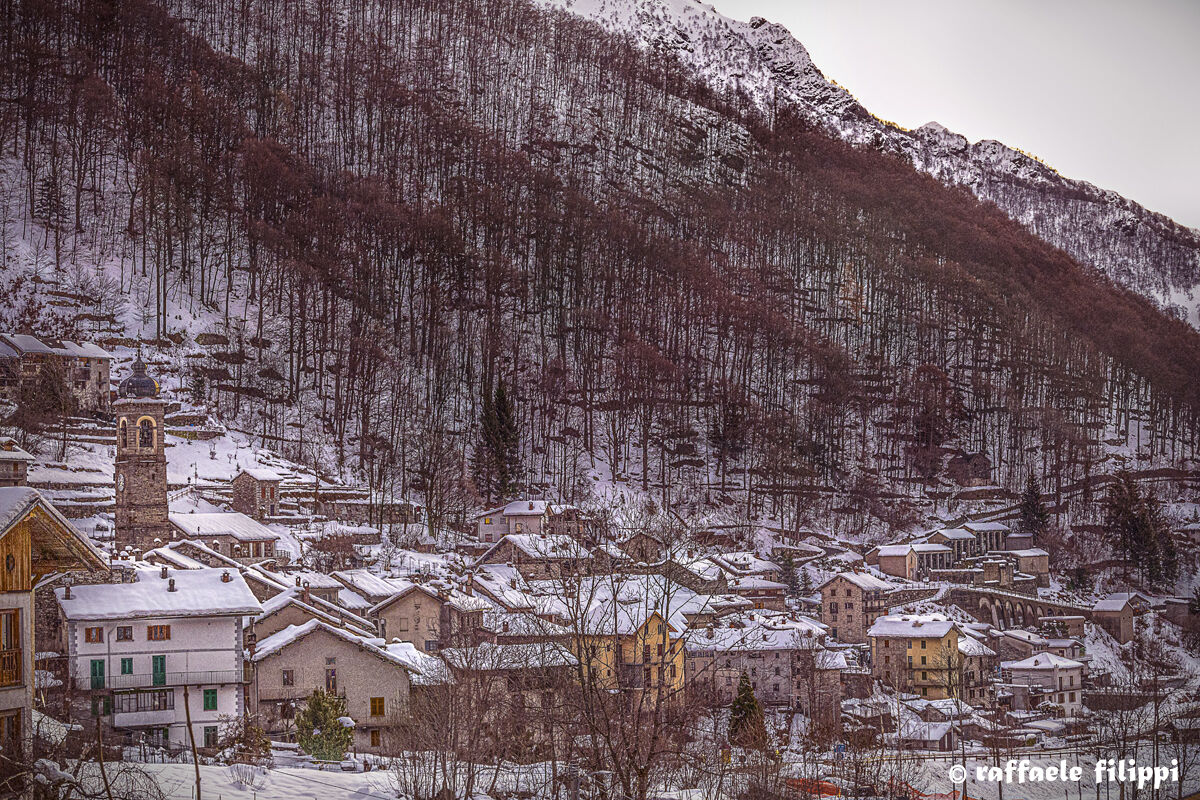 Pink lights of dawn on Piedicavallo