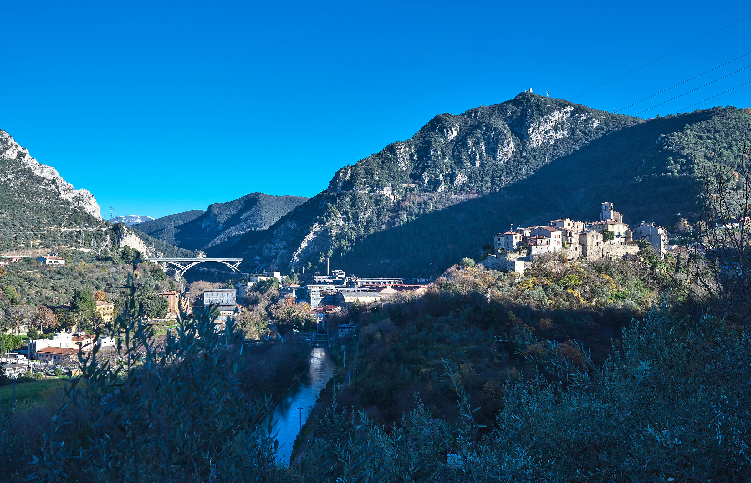 Panorama con elementi di archeologia industriale