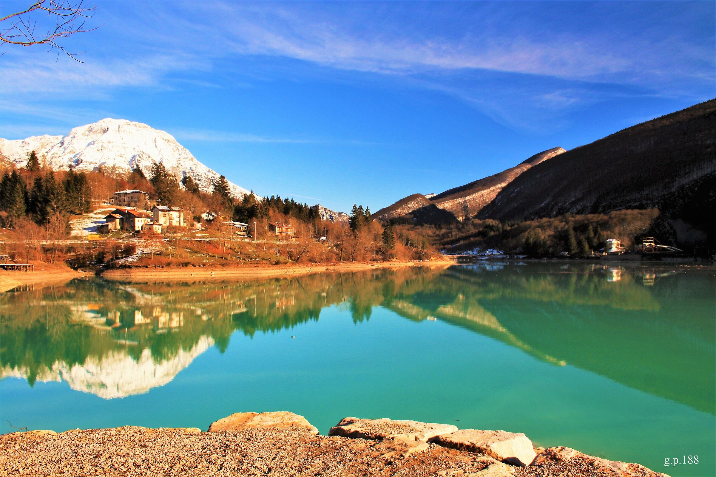 Riflessi nel lago di Barcis 1