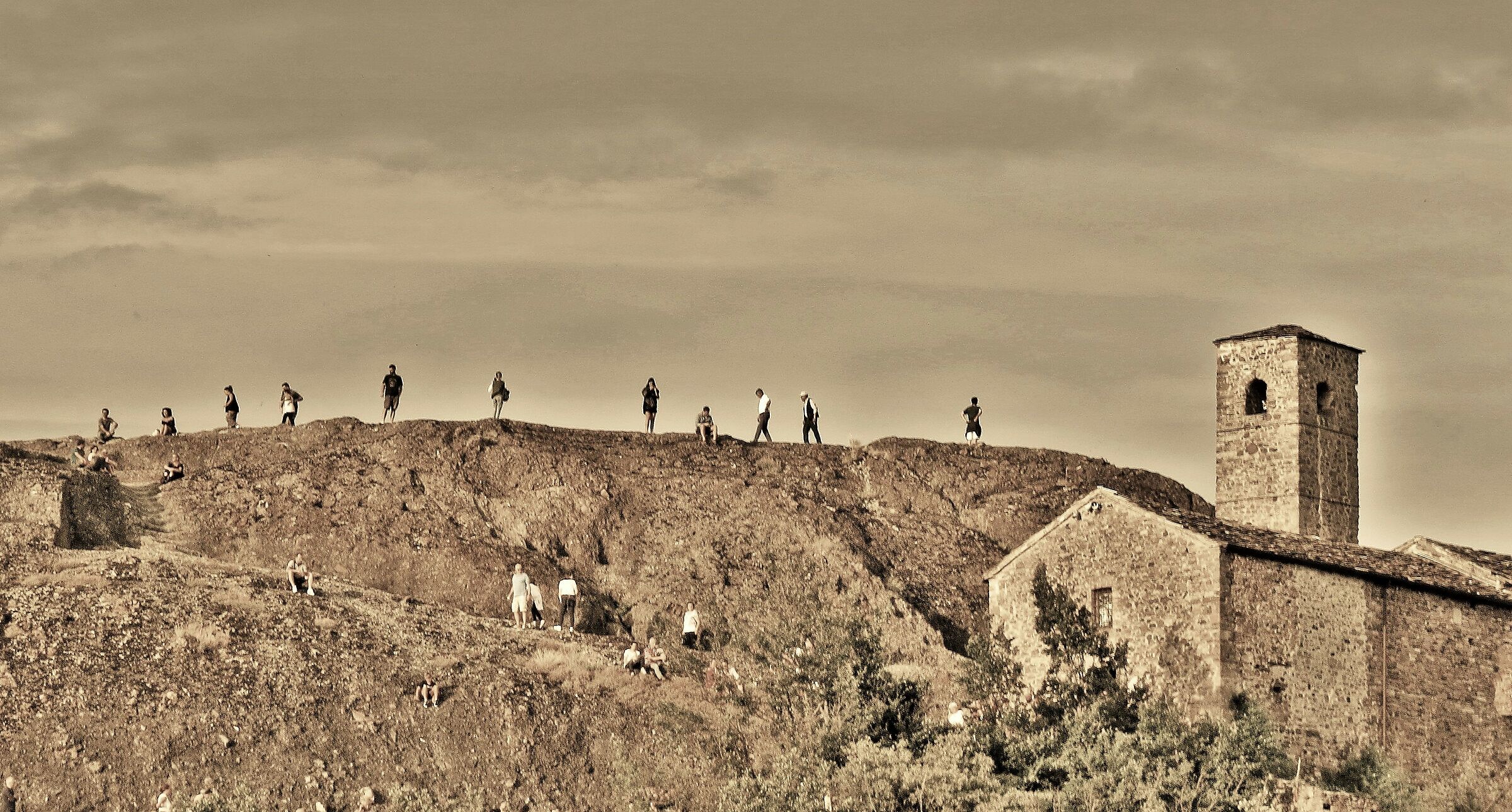 too many people on the stone Perduca