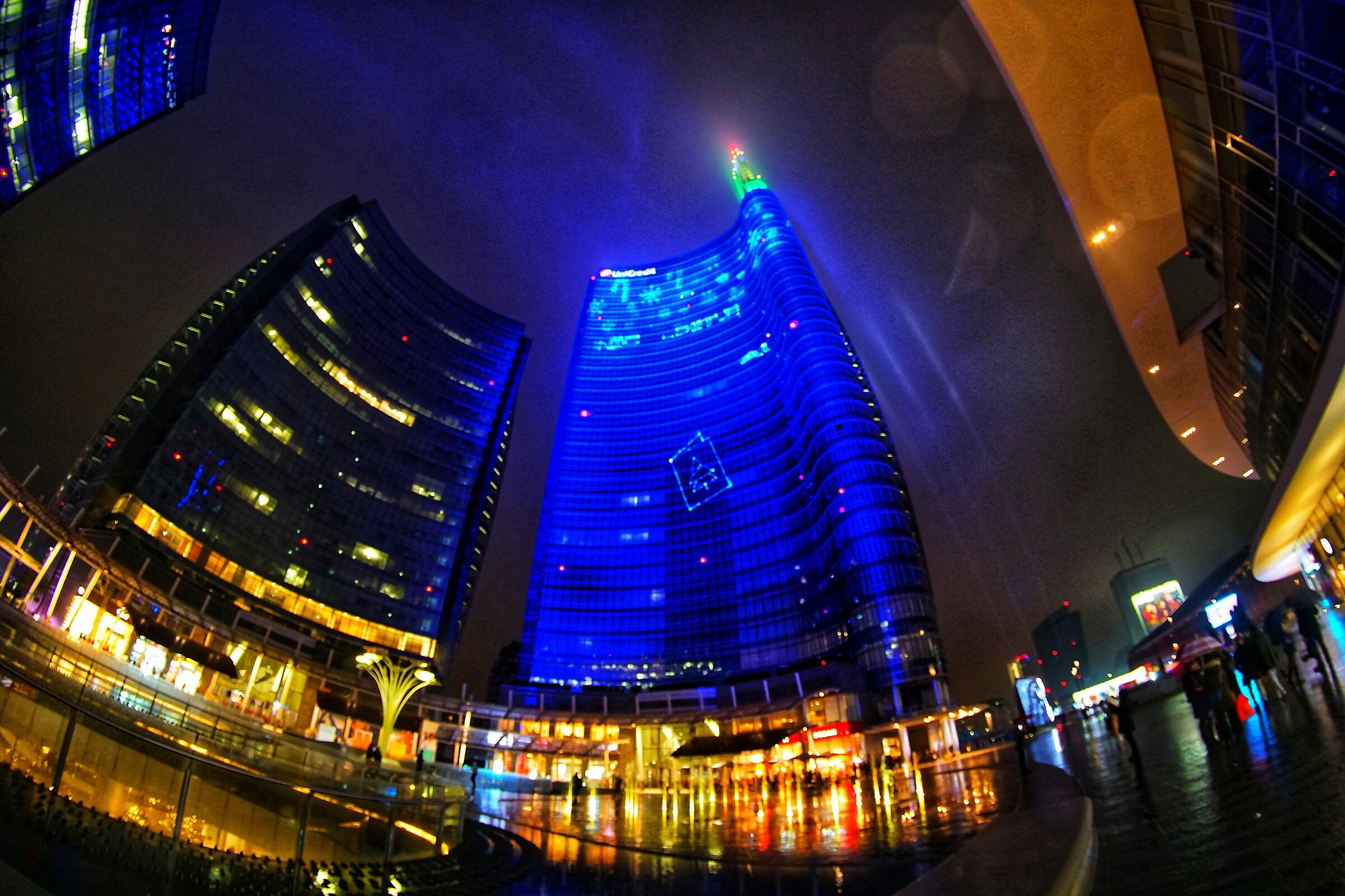 Gae Aulenti vestita a festa