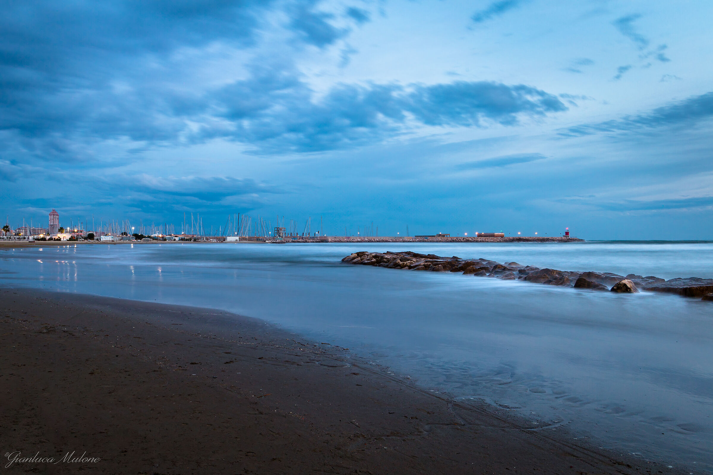 Ora blu a Nettuno