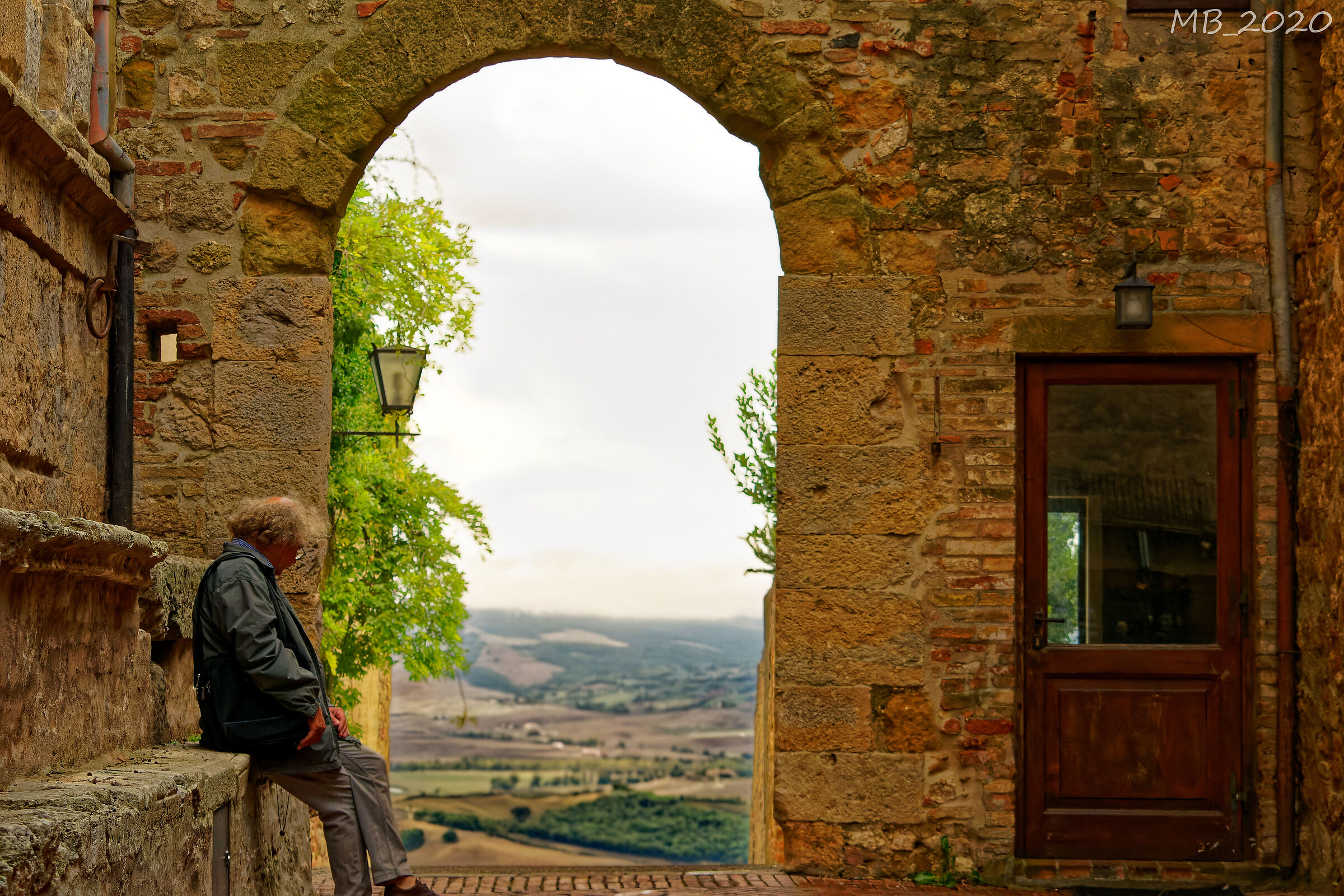 Oltre la porta