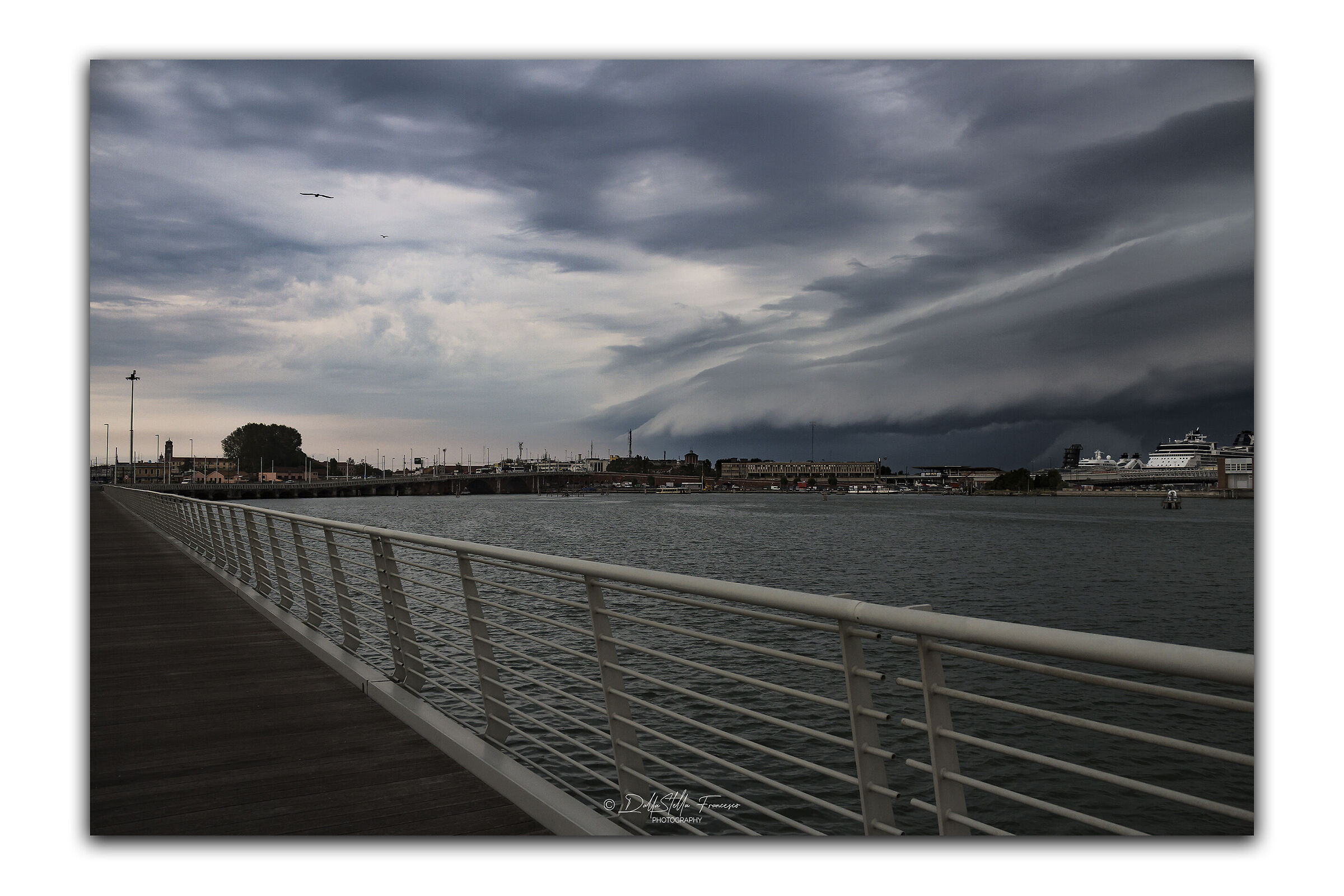 Venetian shelf cloud
