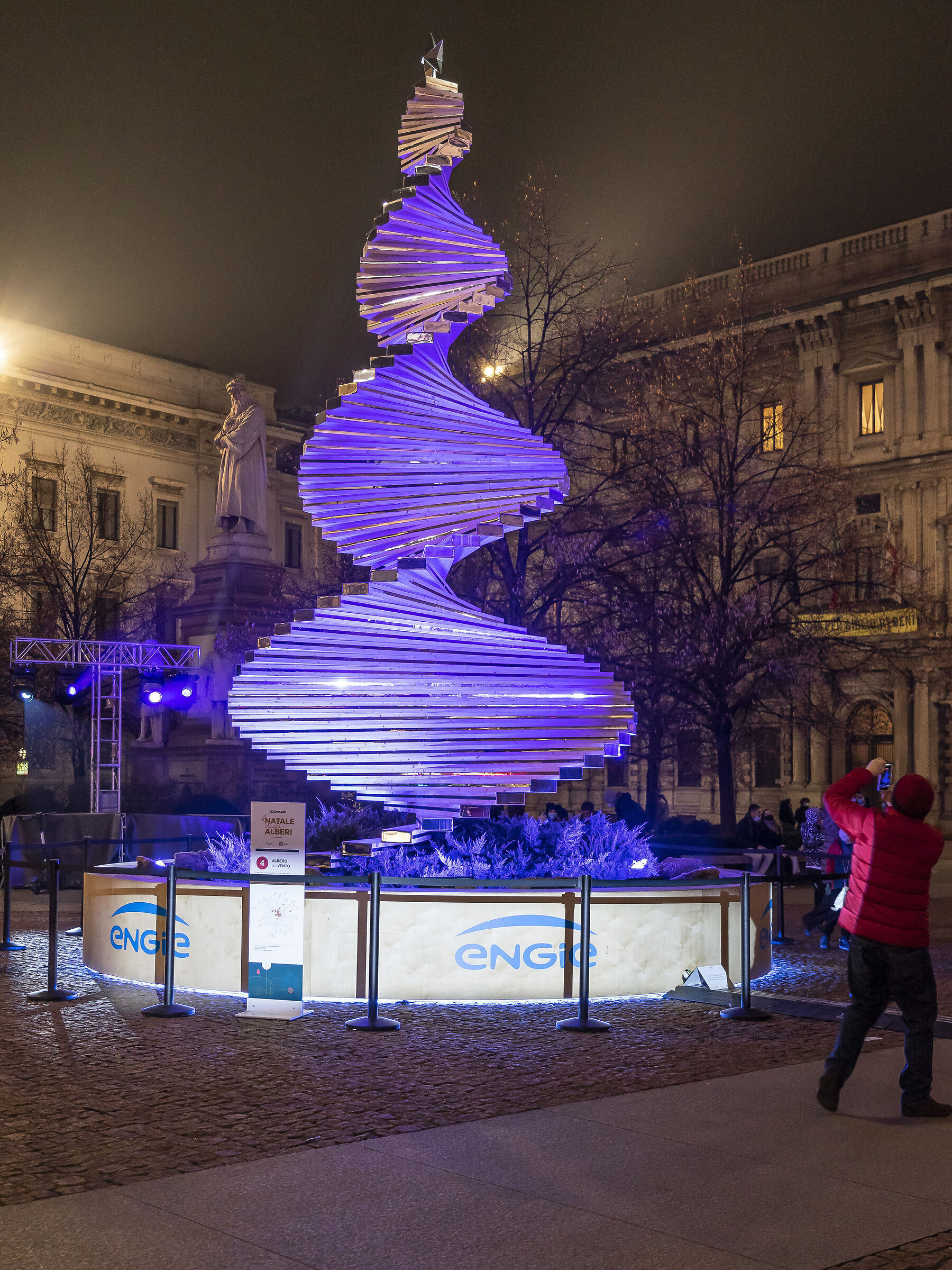 Piazza della Scala - December 22, 2020, 5:19PM