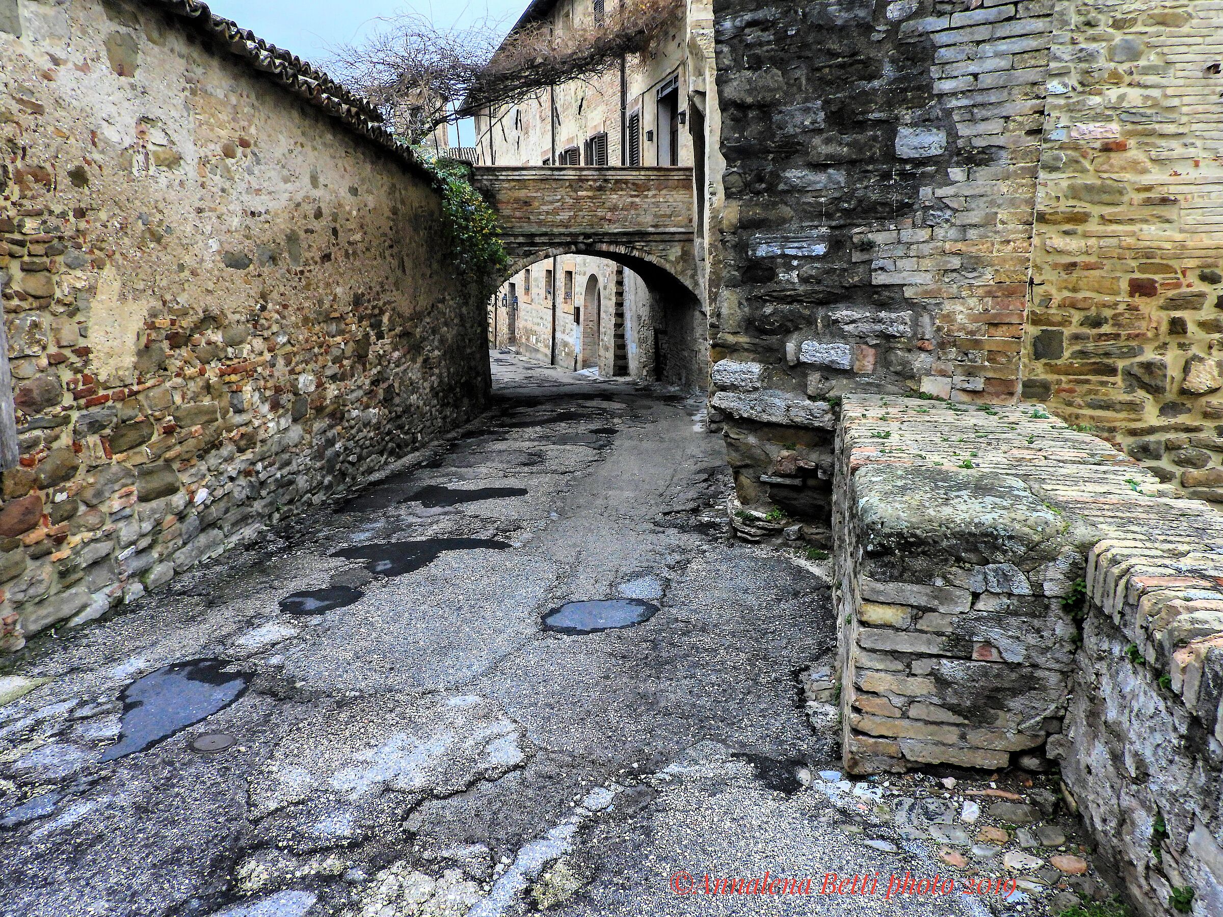 Per le viuzze di Bevagna in Umbria