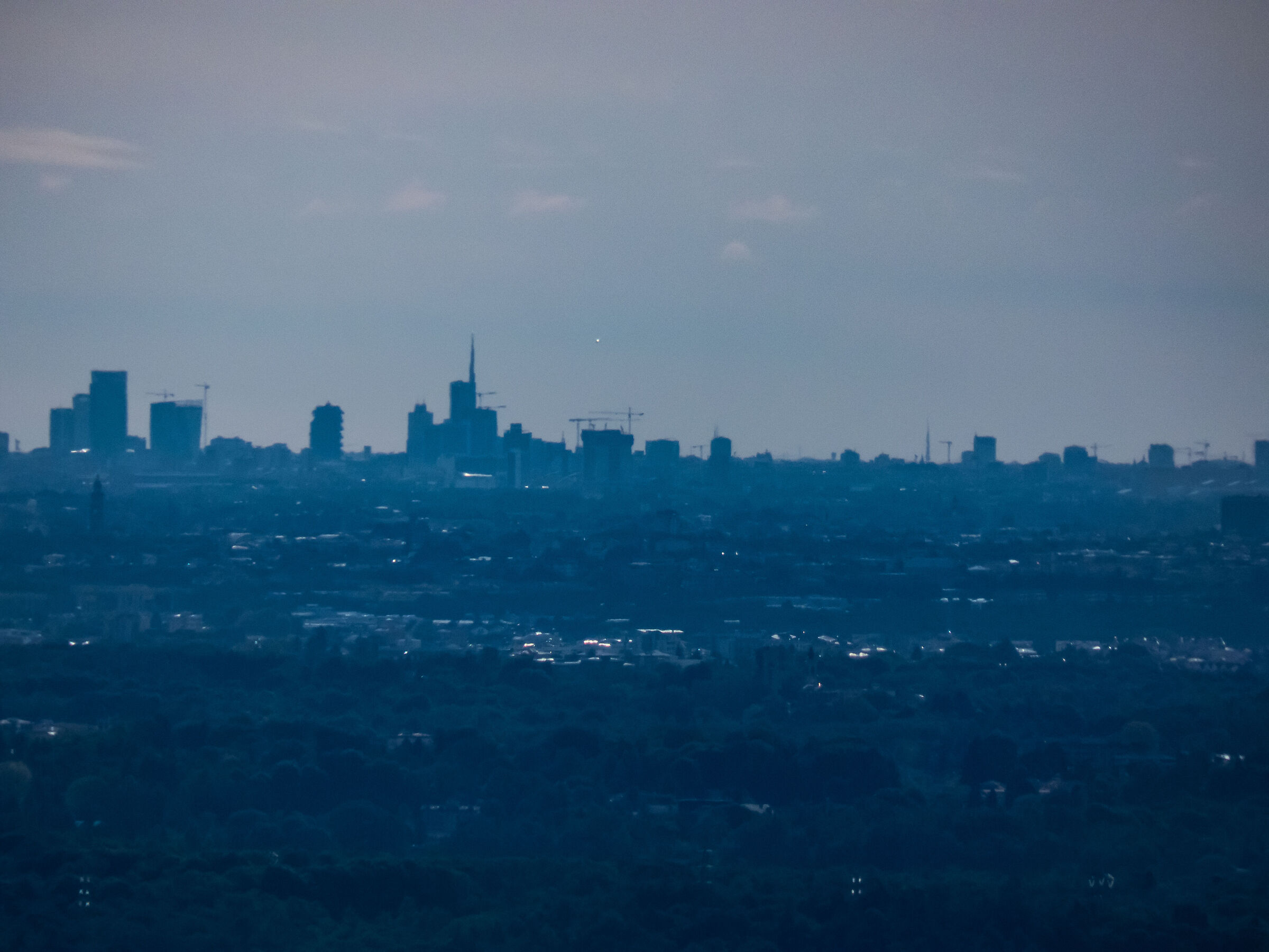 70 km. da Milano con tele 1000