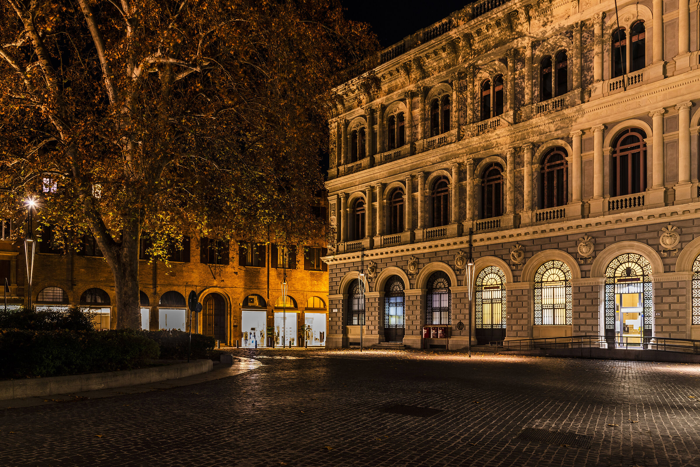 Piazza Minghetti (bo)