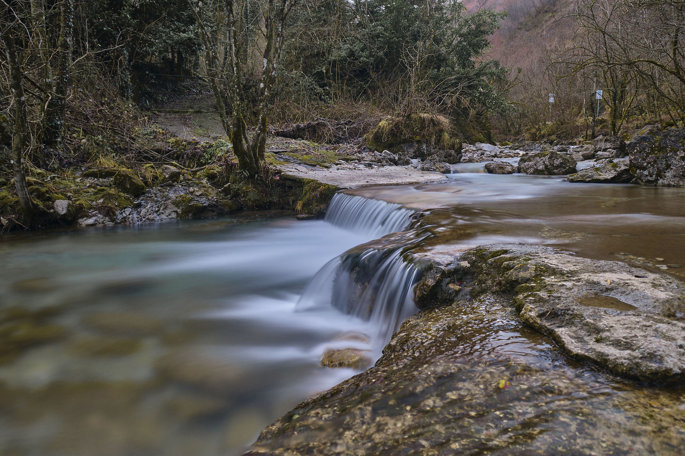 Il lento scorrere dell'acqua fra le rocce..