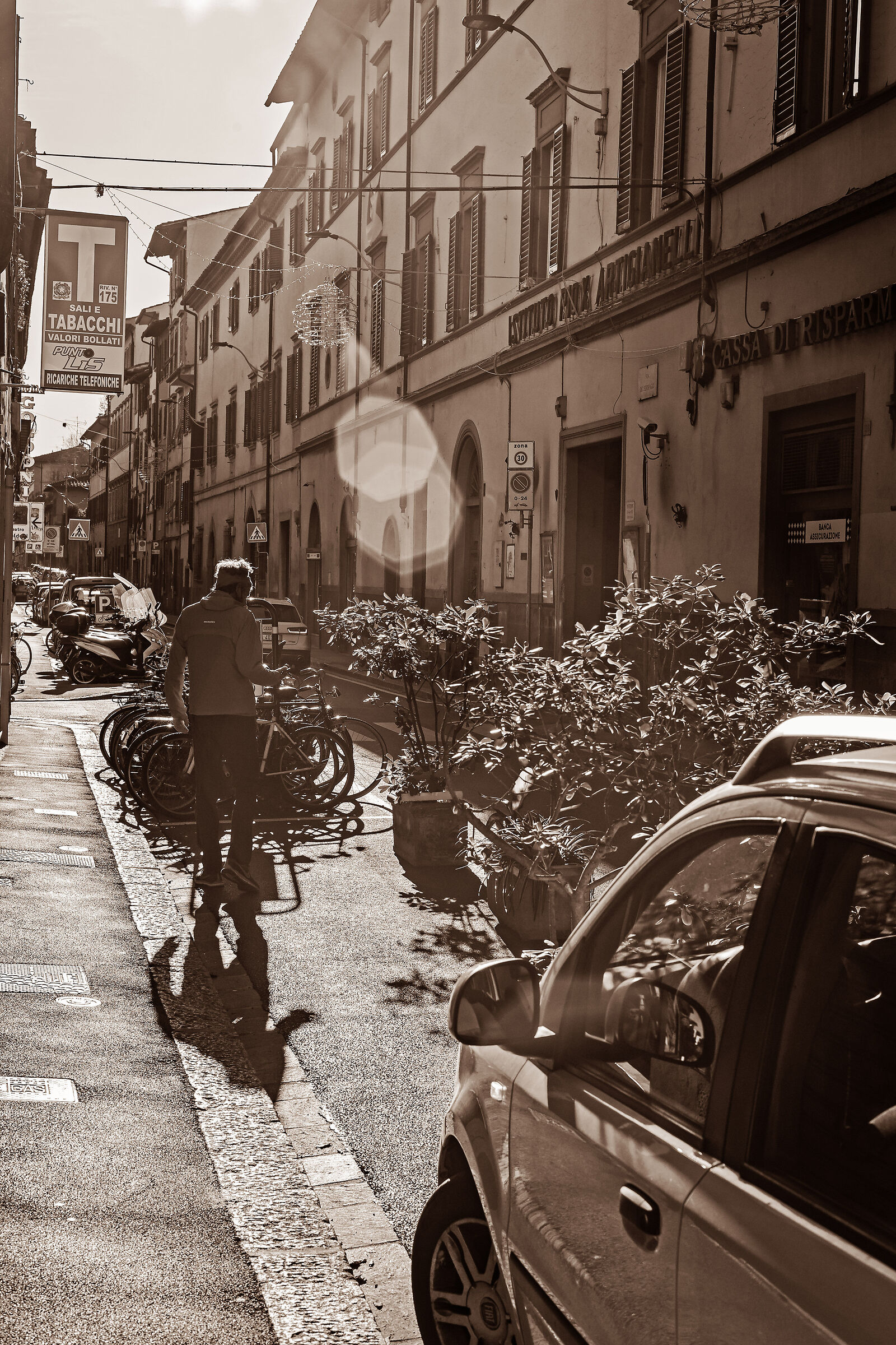 Via dei Serragli - controluce