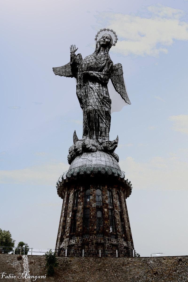 statua dell'angelo protettore di Chito -Ecuador -