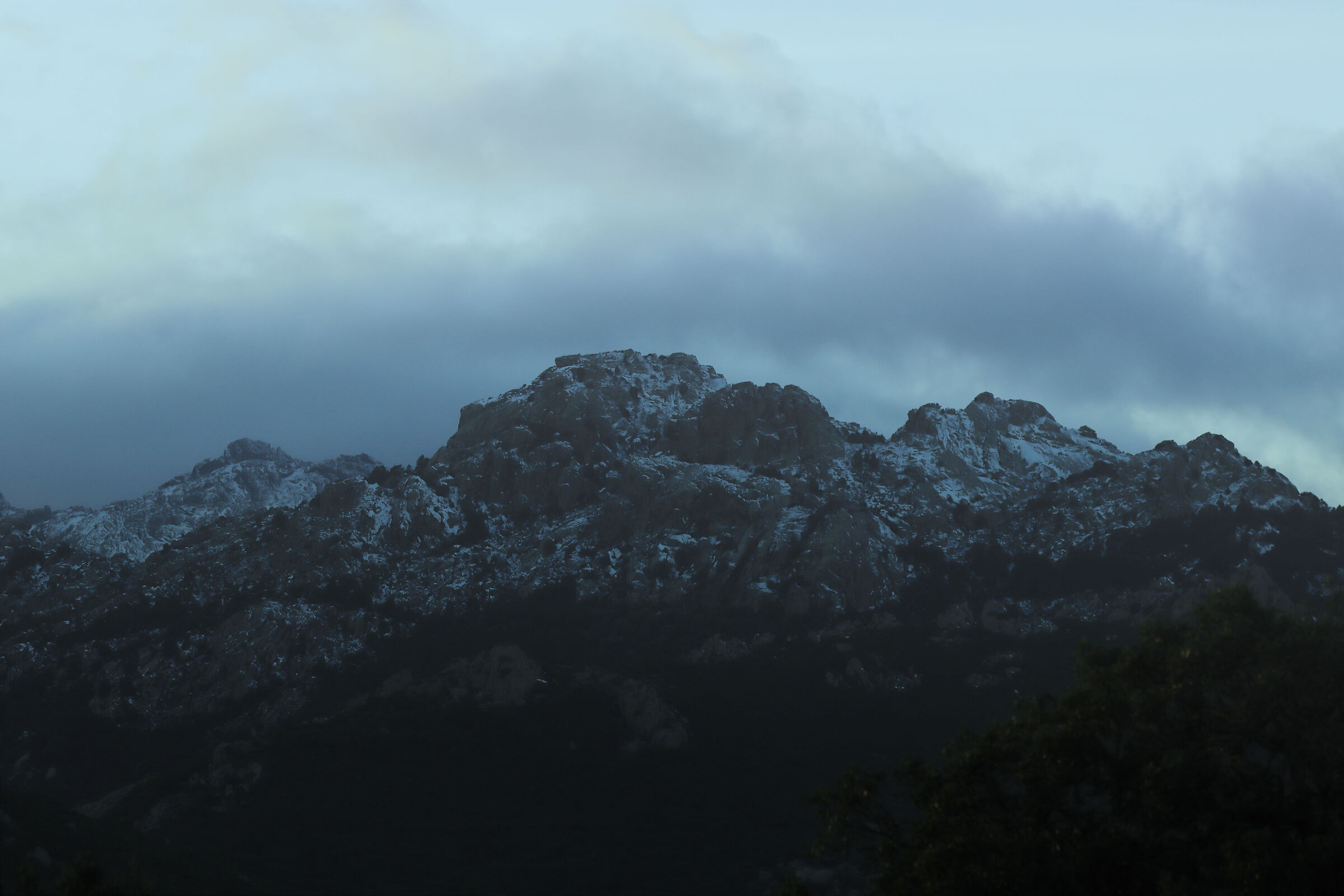 Monte Limbara (Sardegna) il giorno dopo aver nevicato.