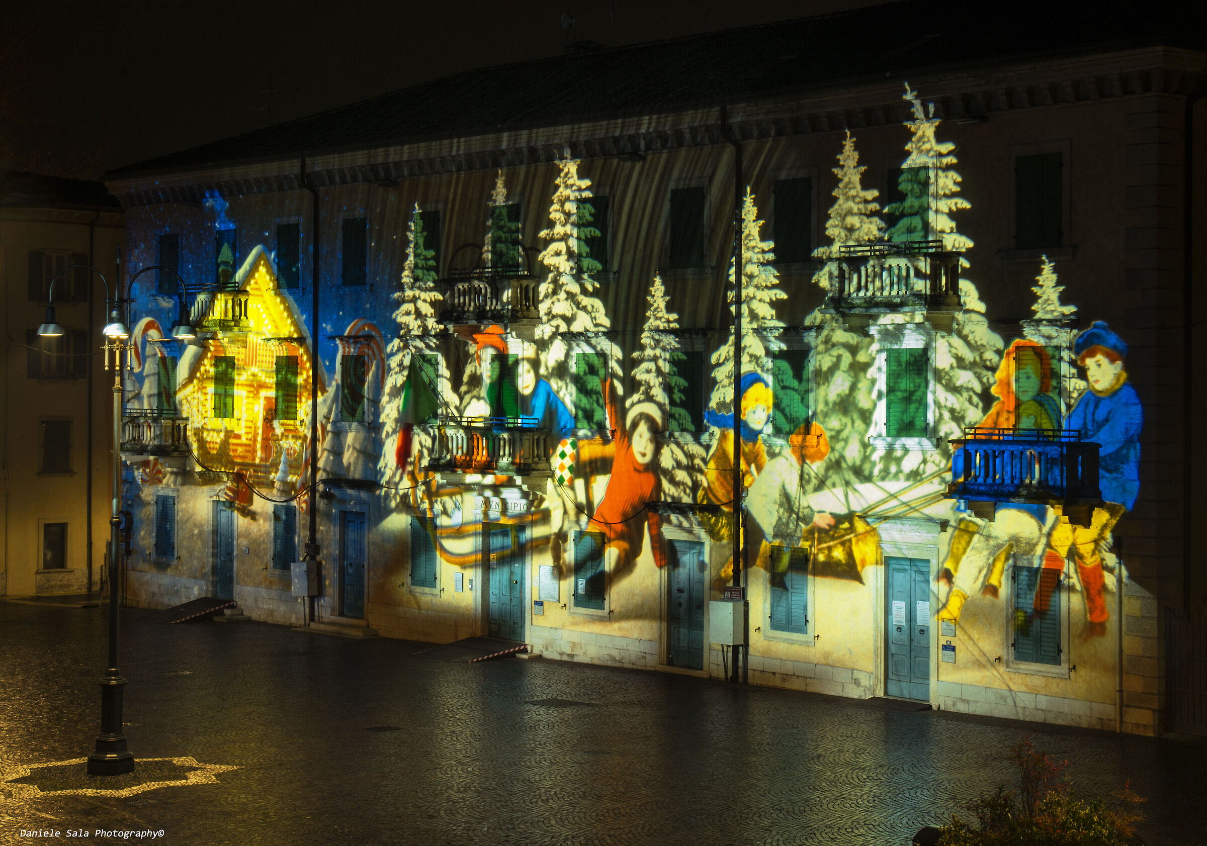 Garda Christmas Time fish pond..