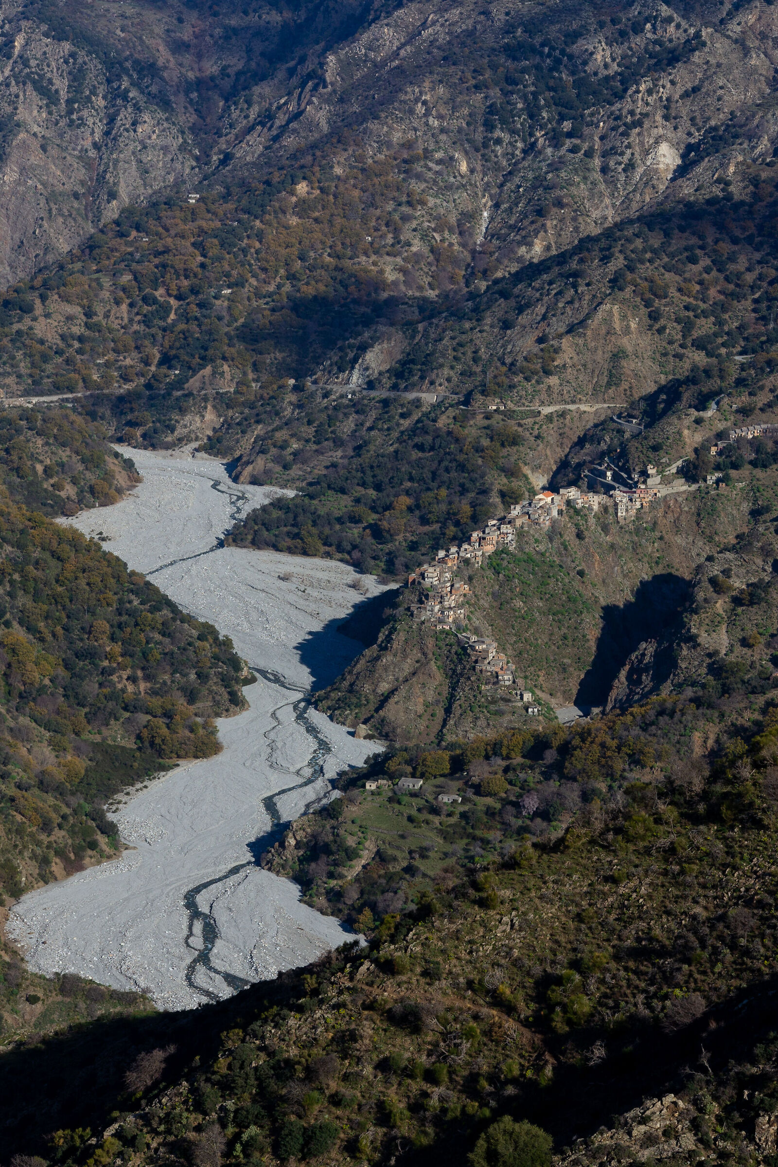 Roghudi e la fiumara Amendolea