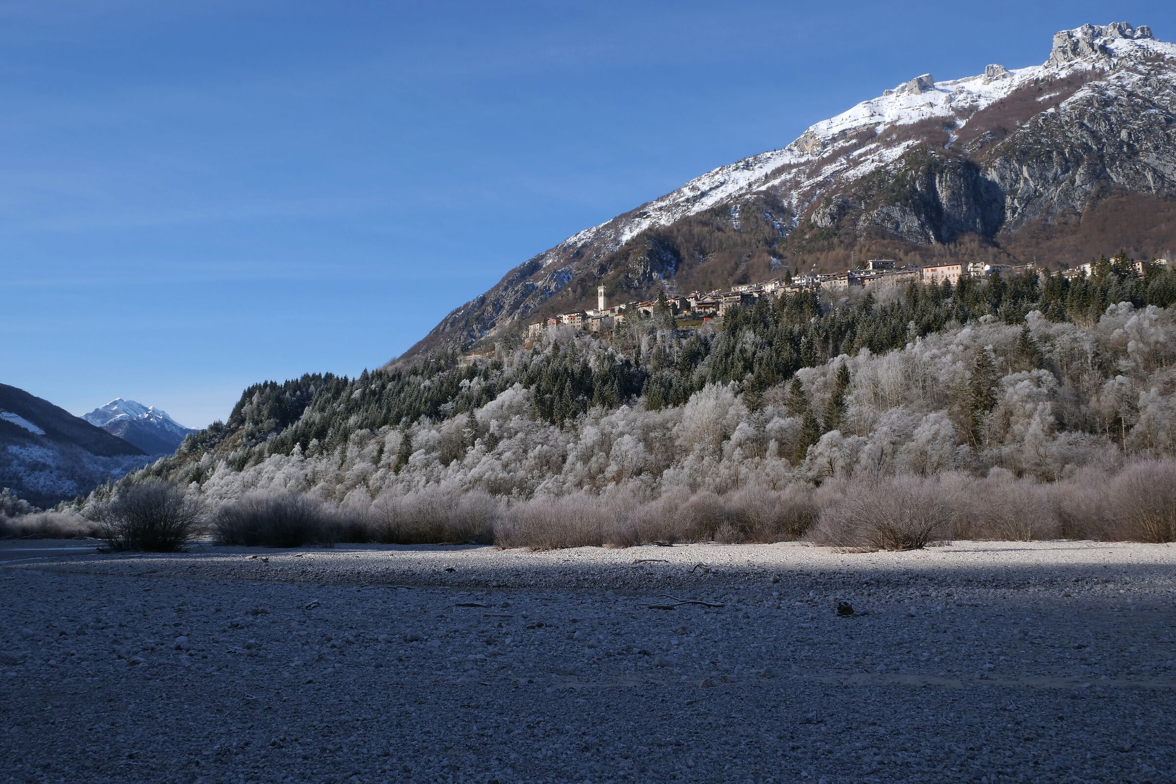 Erto Vecchia, dal greto del Vajont