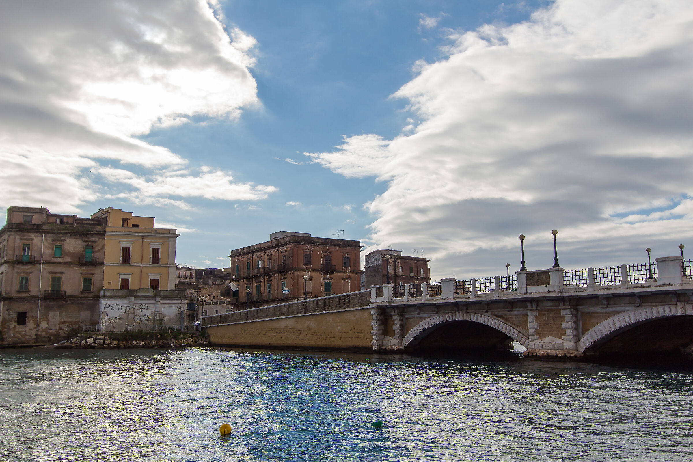 Taranto, ponte di pietra