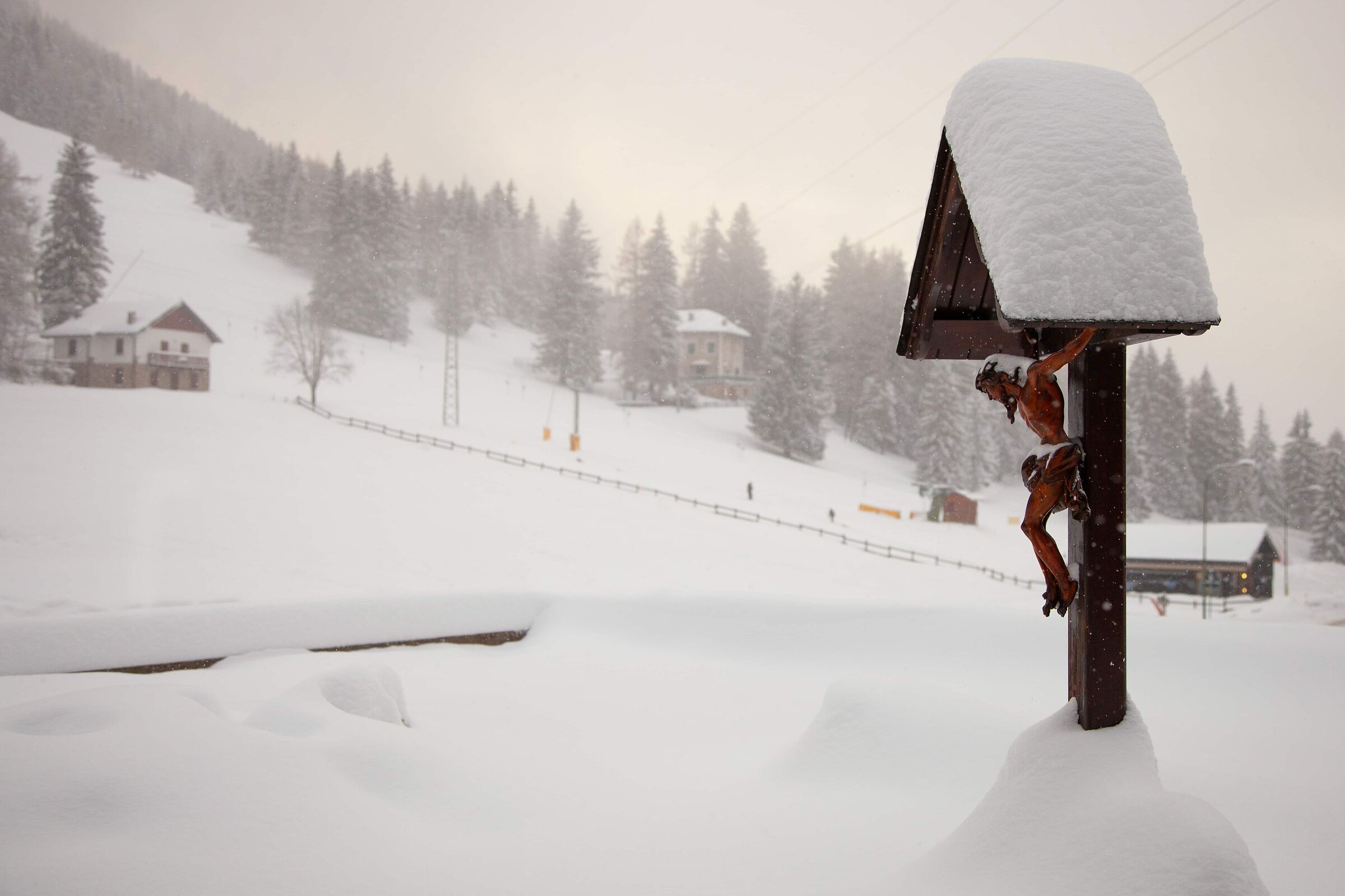 Crocefisso nella neve