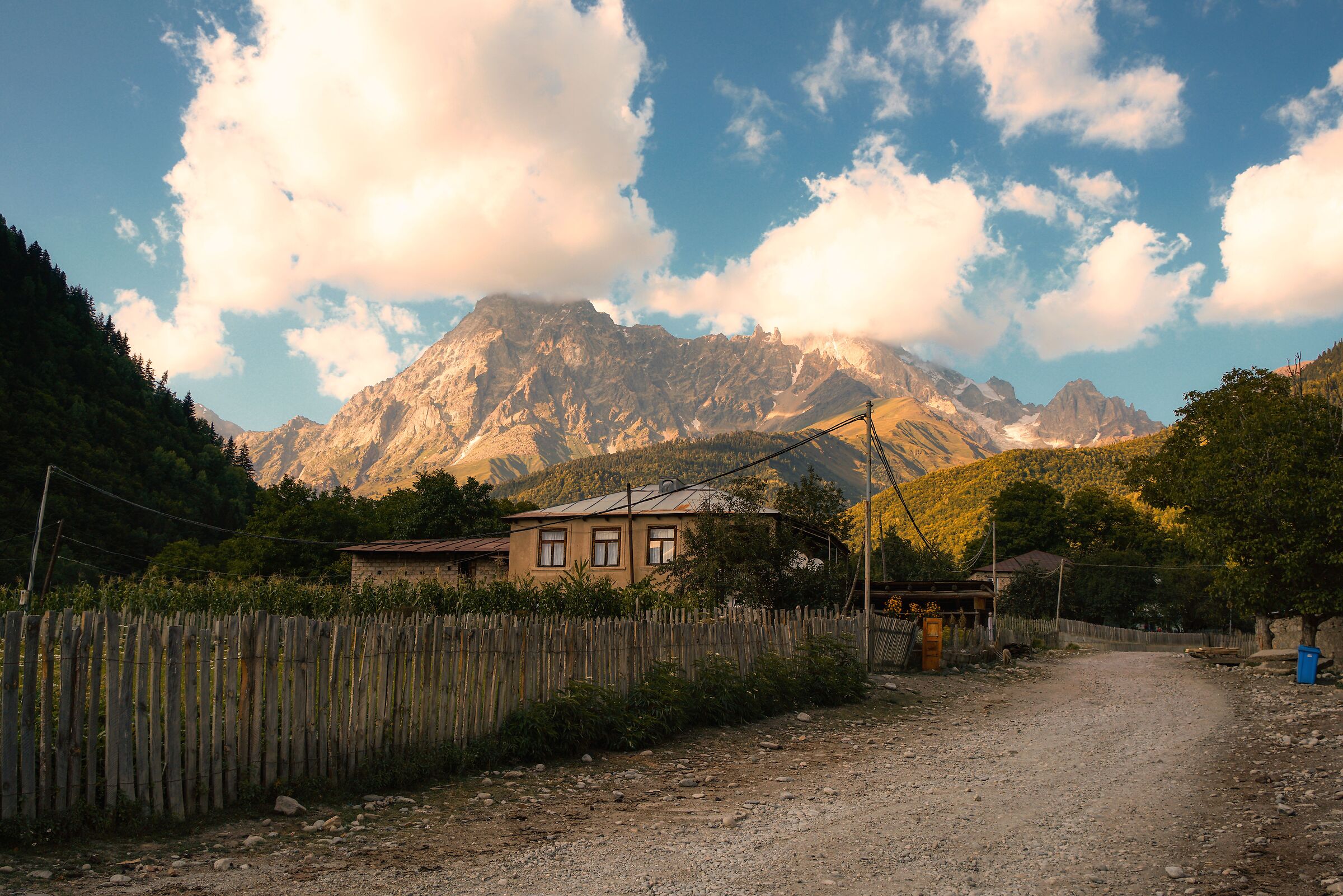 Road to the village of Mazeri