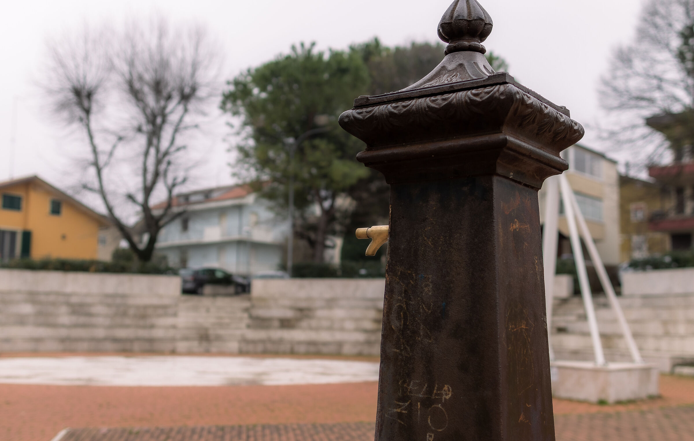 Uggiosi afternoons in the square