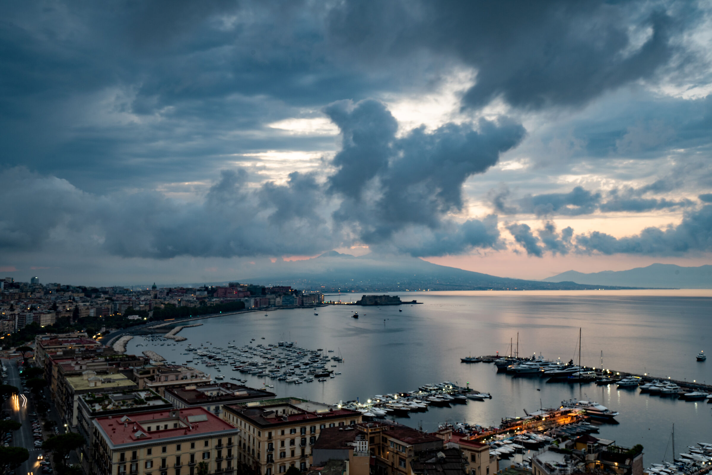Sunrise over Napoli Nikon D750 Tamron 17-35 iso 100 4 sec
