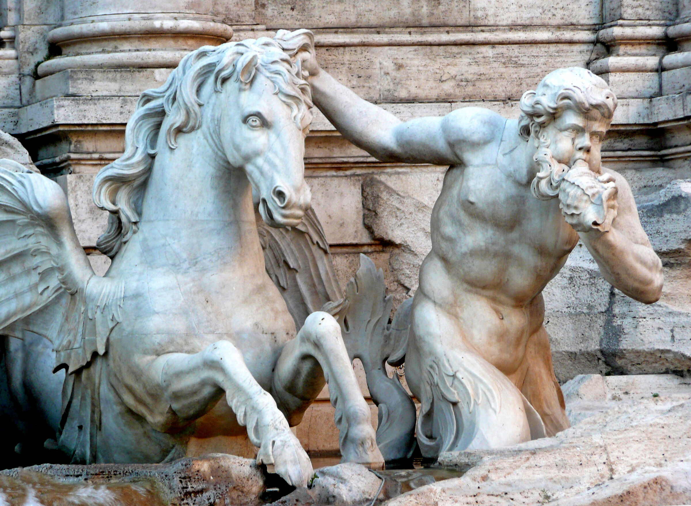 particolare della fontana di trevi
