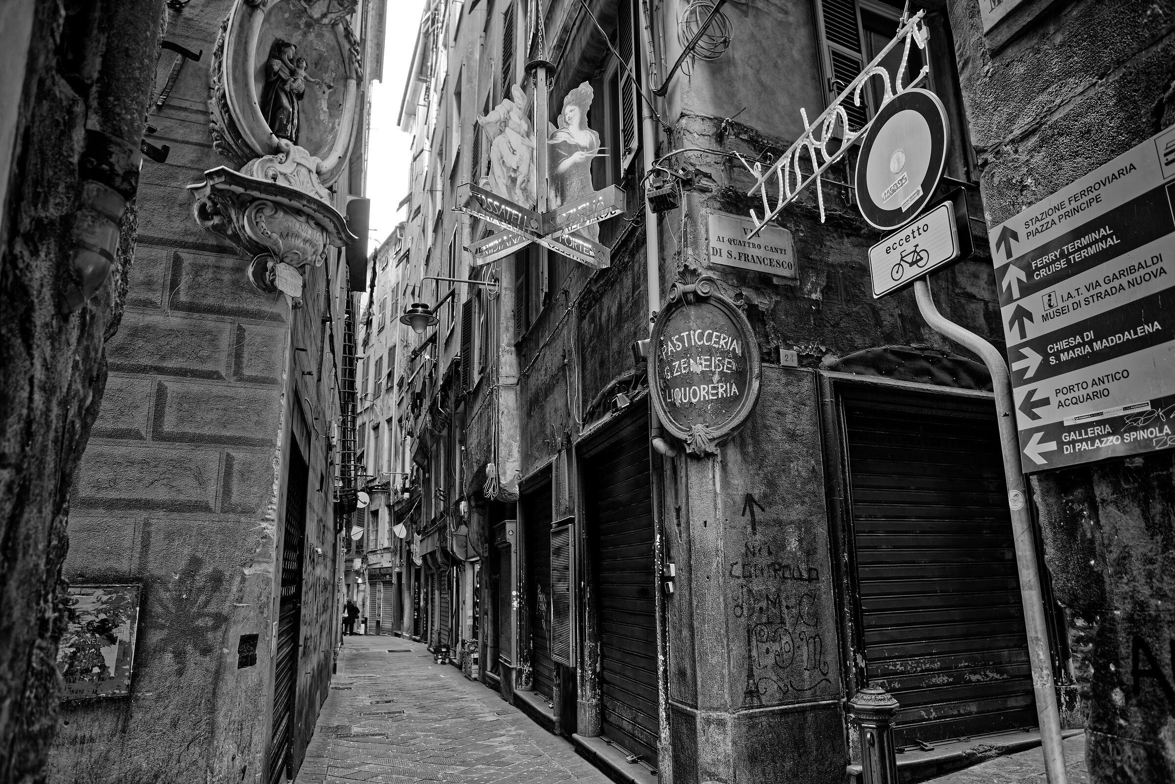 4 Songs of St. Francis (historic center of Genoa)