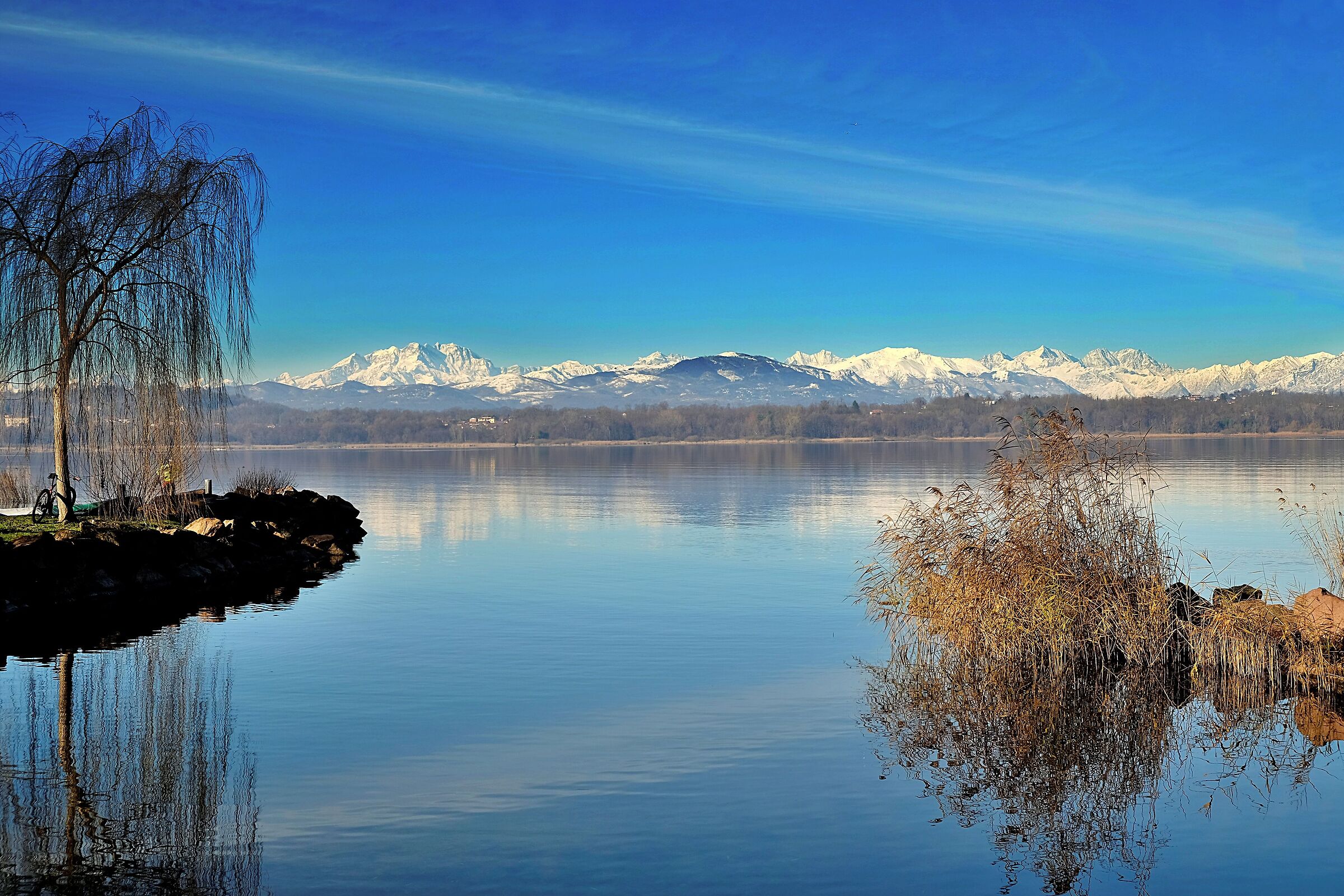 Cazzago Brabbia :Lake Varese