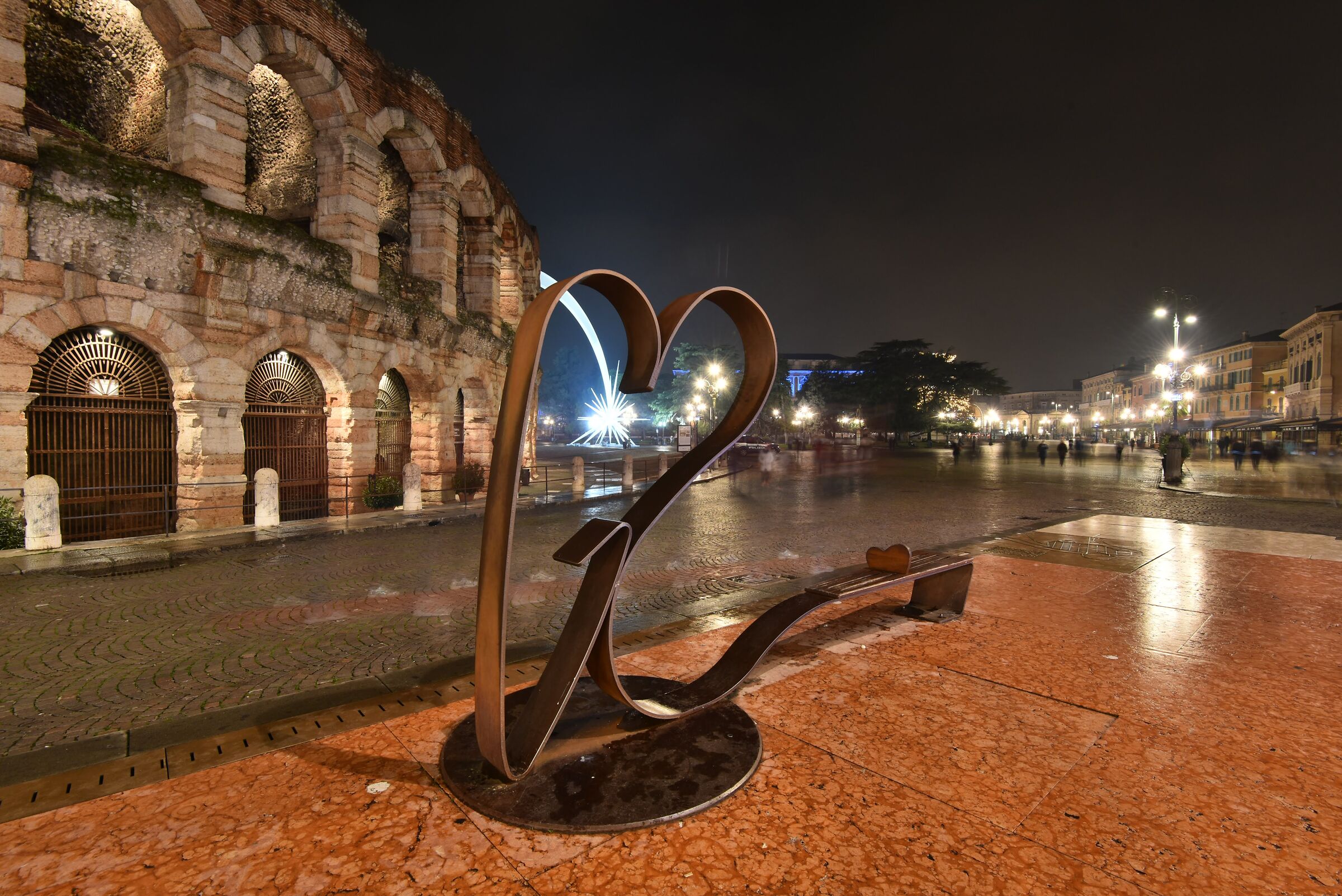 Cuore Arena e Stella di Natale a Verona