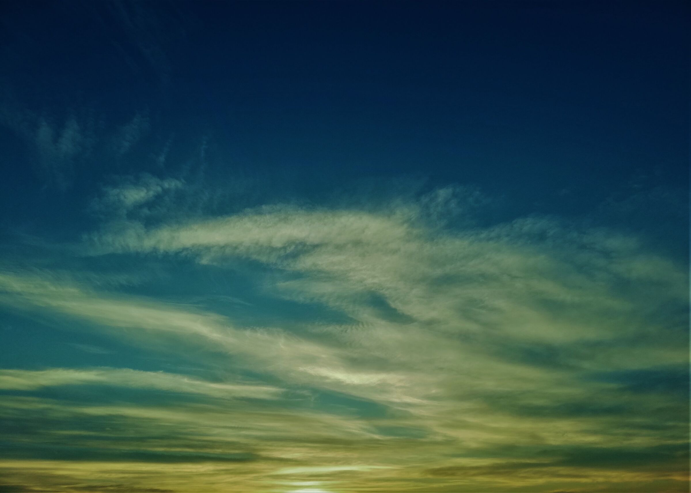 cielo colorato sulla citta'...